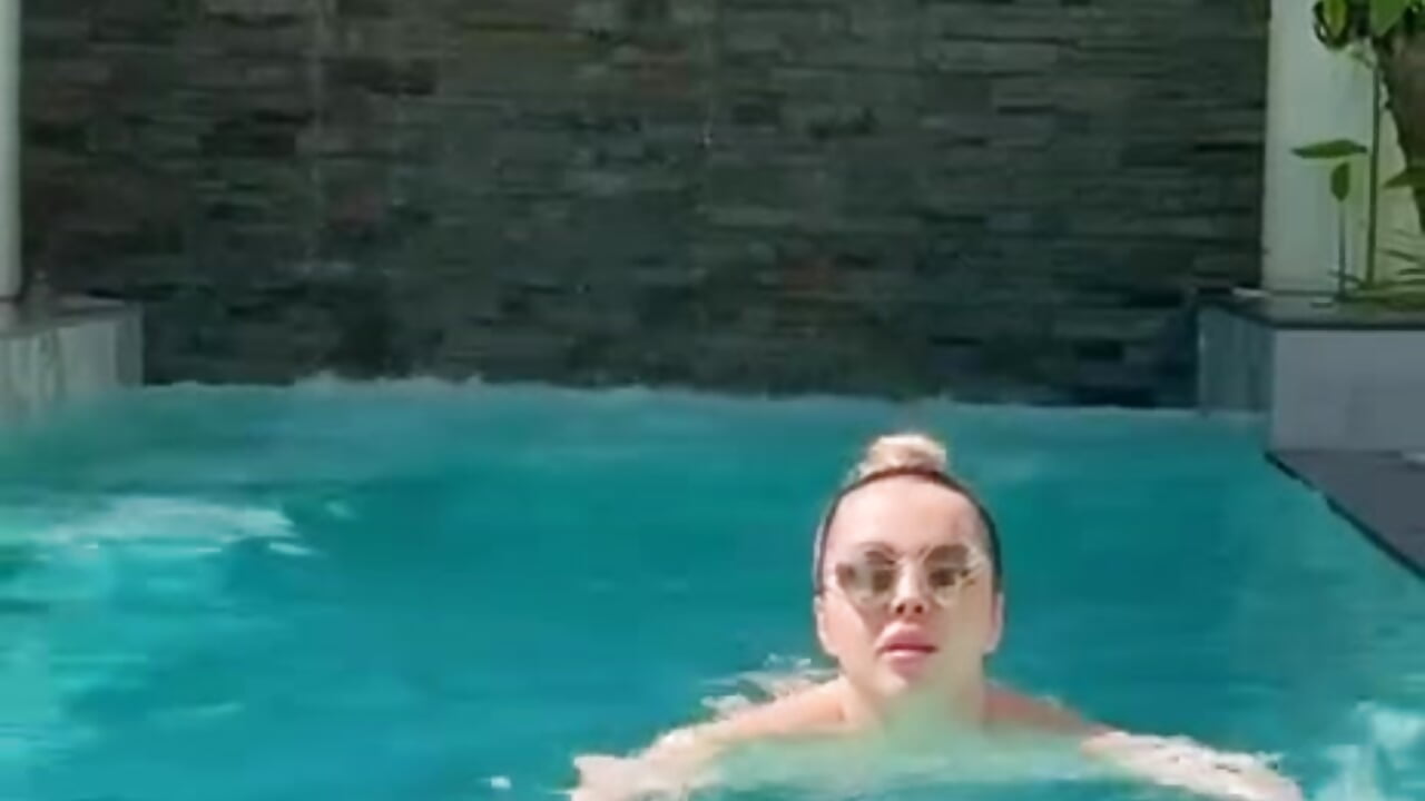 naughty by the pool - video by EvaSunderland cam model