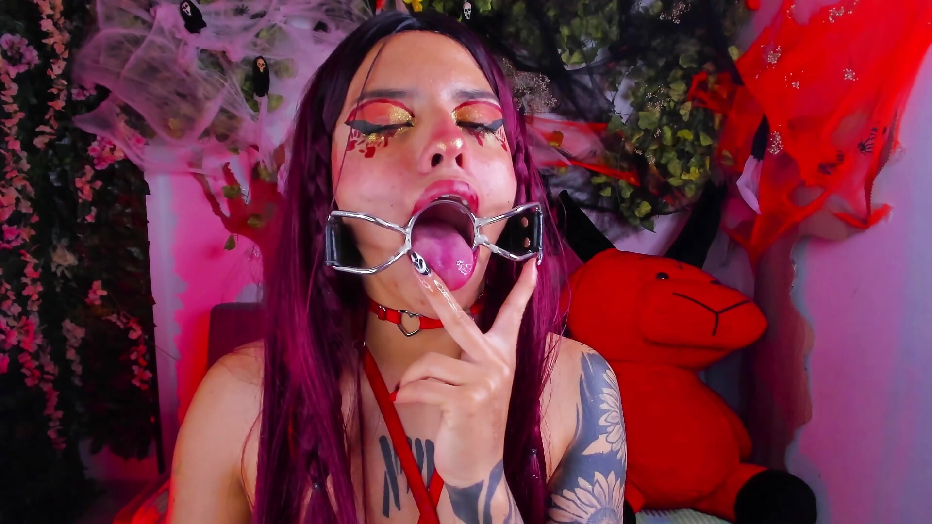 Do you want to put something inside my mouth? :3 - clip cu Dann_dan model videochat