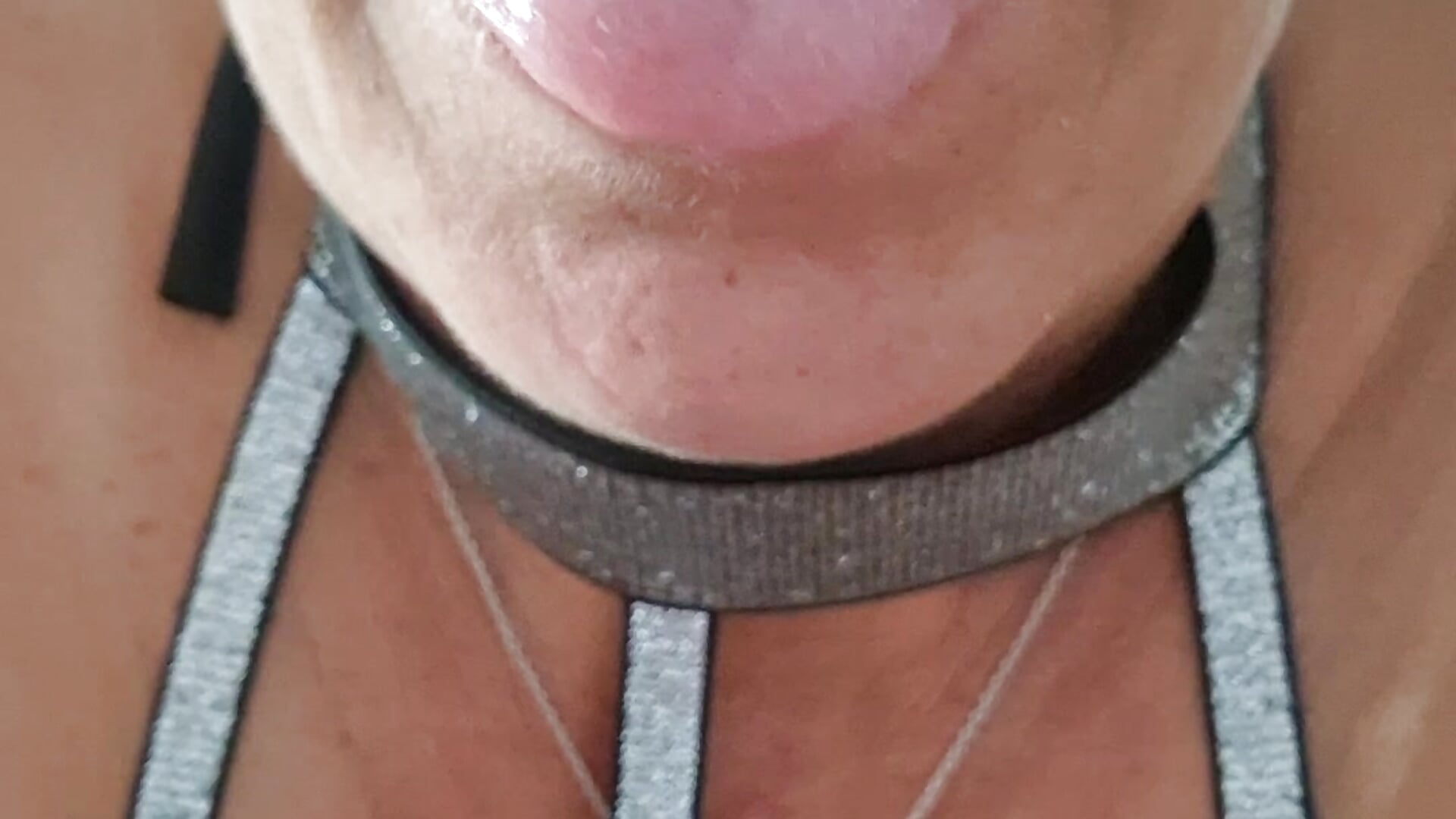 J'adore jouet avec. Le gland hummm - video by Maryan27 cam model