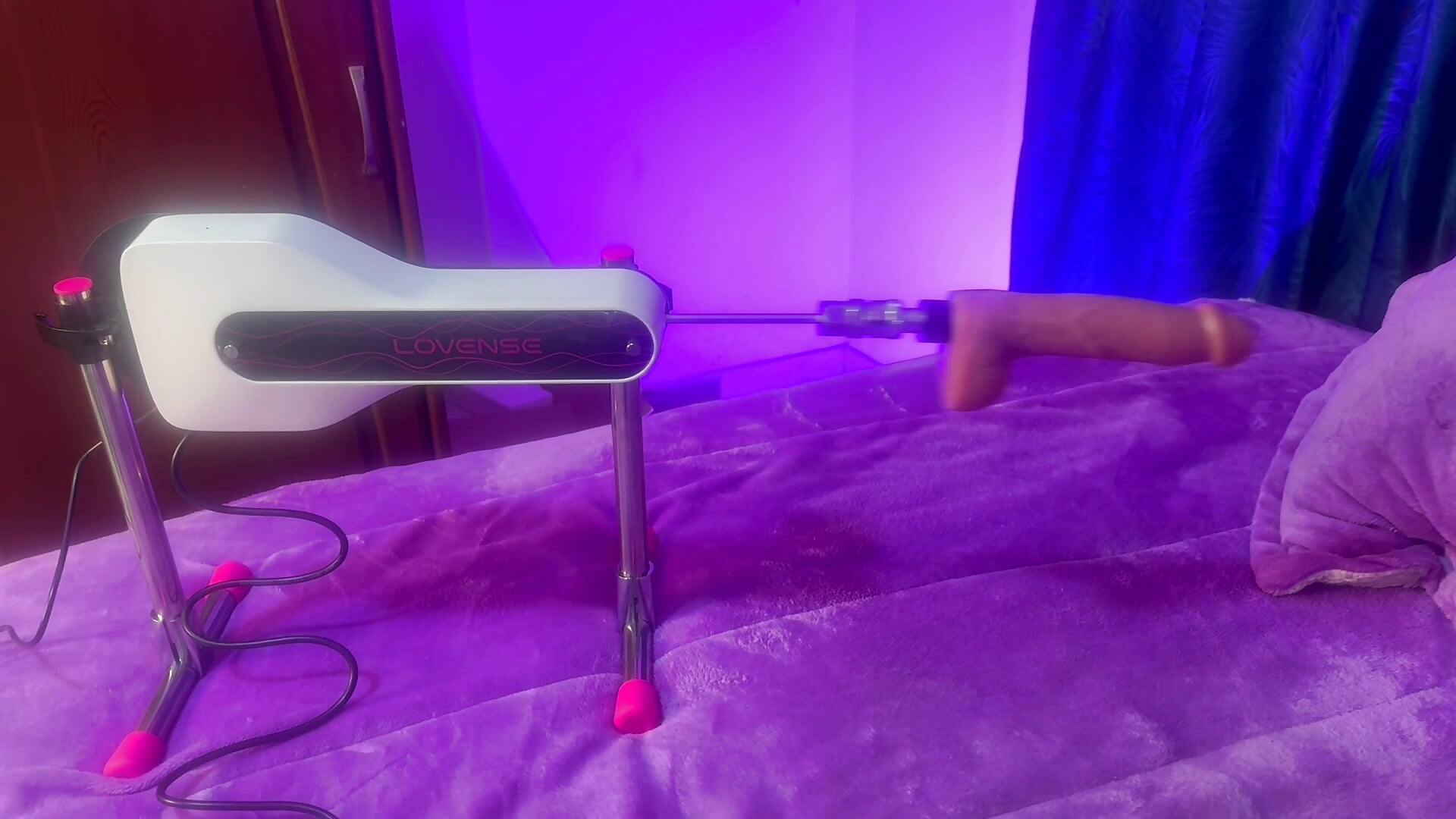 New toy🥰😋 - video by Cleo_luna cam model