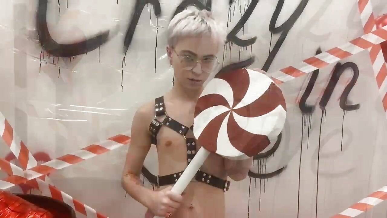 Hi, darling ! I'm already preparing for Valentine's Day and my new bitter photo album !!!! - video by NickBlondd cam model