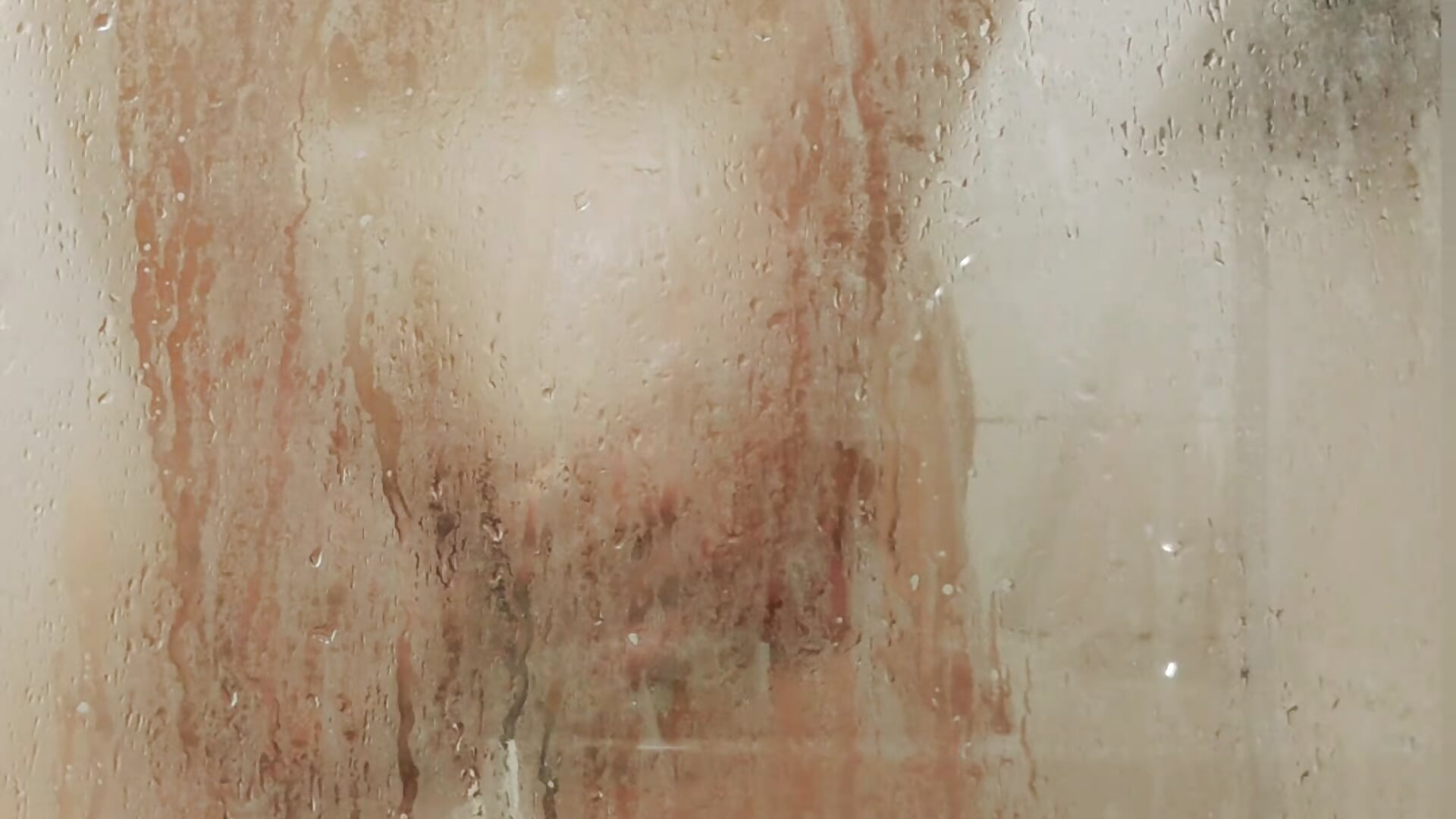 Rozciąganie dupki pod prysznicem - vídeo de la modelo de cam Assdestroyerbr