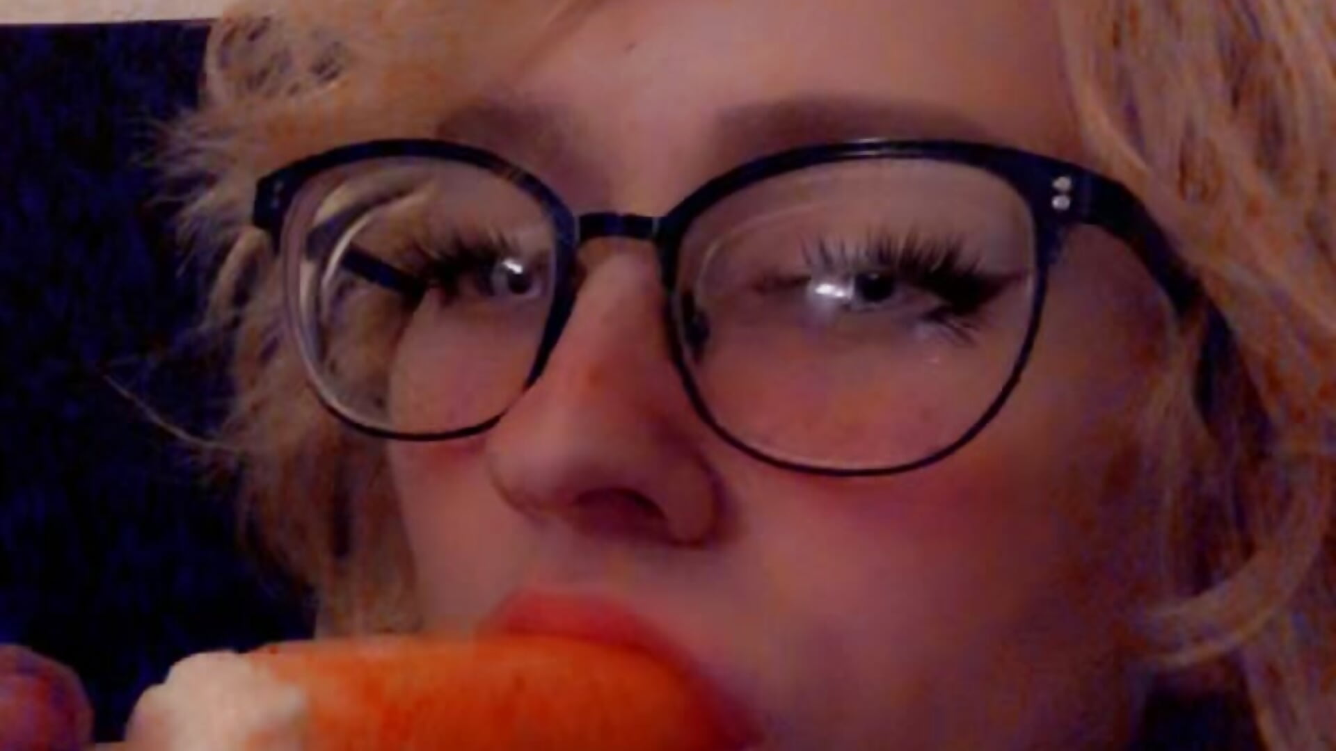 Sucking on Popsicle - video by MelanieAutumn cam model