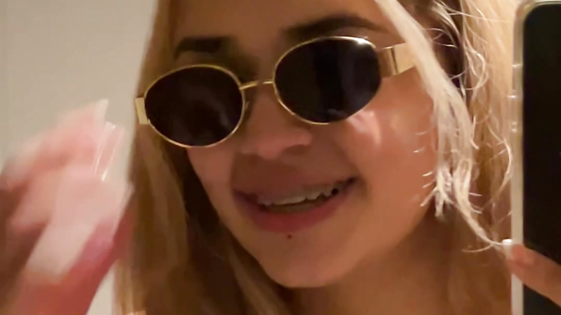 Mis vestidos de princesa SIEMPRE 😍🥰✨ - video by JoselinFlower_ cam model