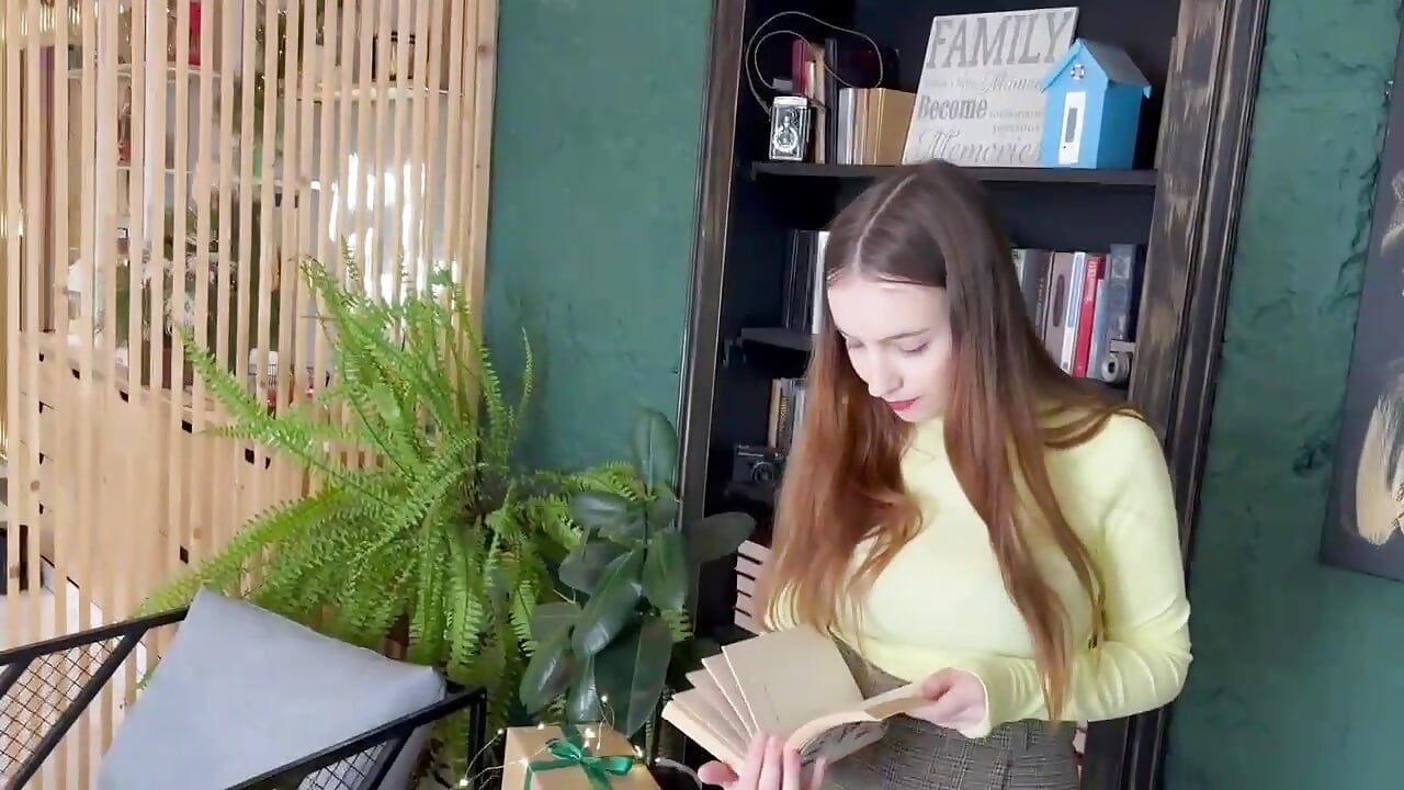 Love in the library - video by EbigeilStuf cam model
