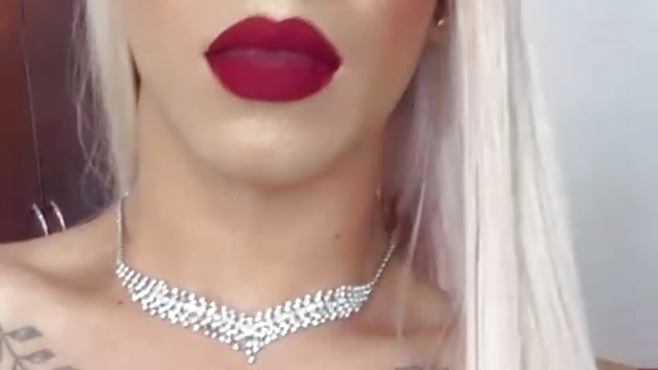 MY MOUTH IS RED AND BURNING LIKE THE SUN - video by Scarlett_Steelee cam model