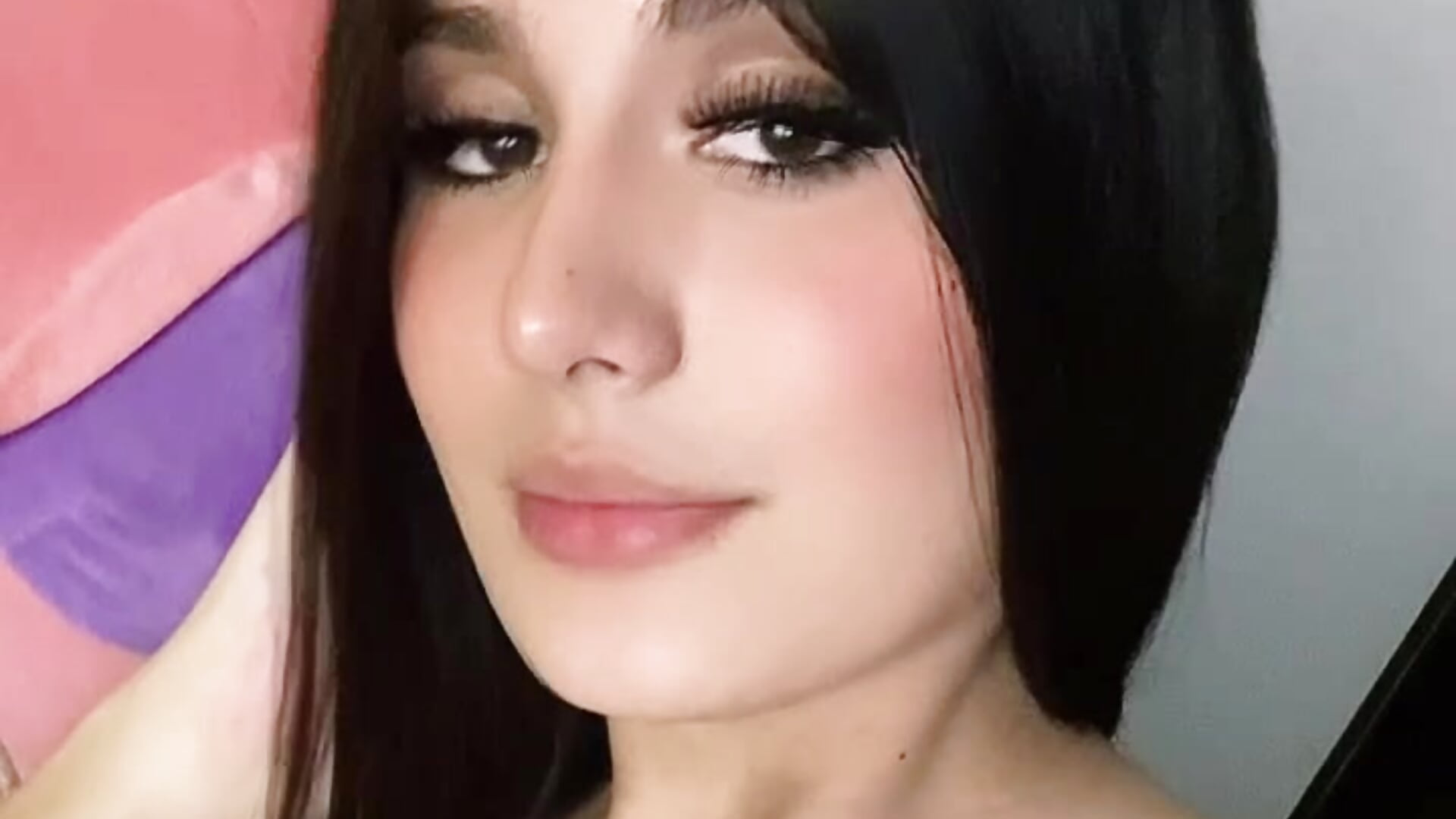 Kisses - video by milan_delrey cam model