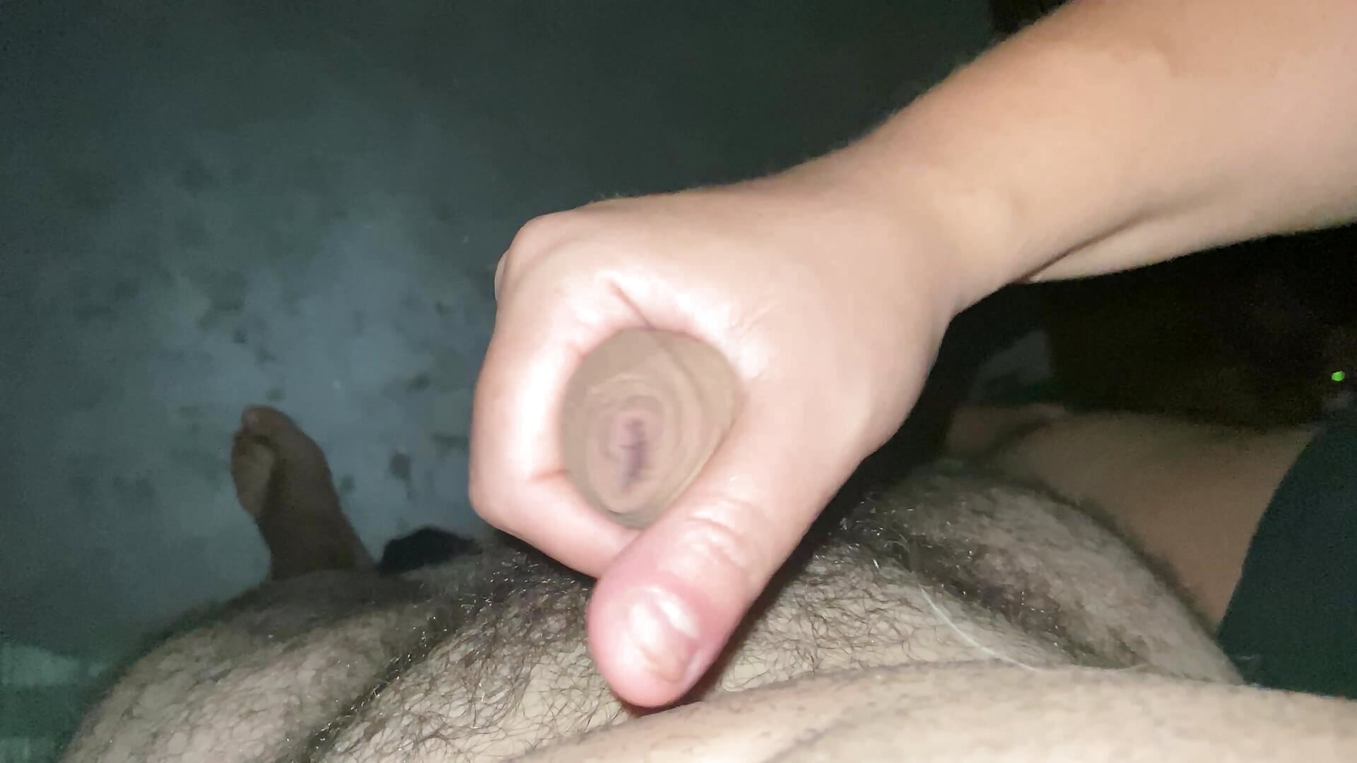 Mia moglie di notte mi masturba e mi fa sborare - video by _themask_ cam model