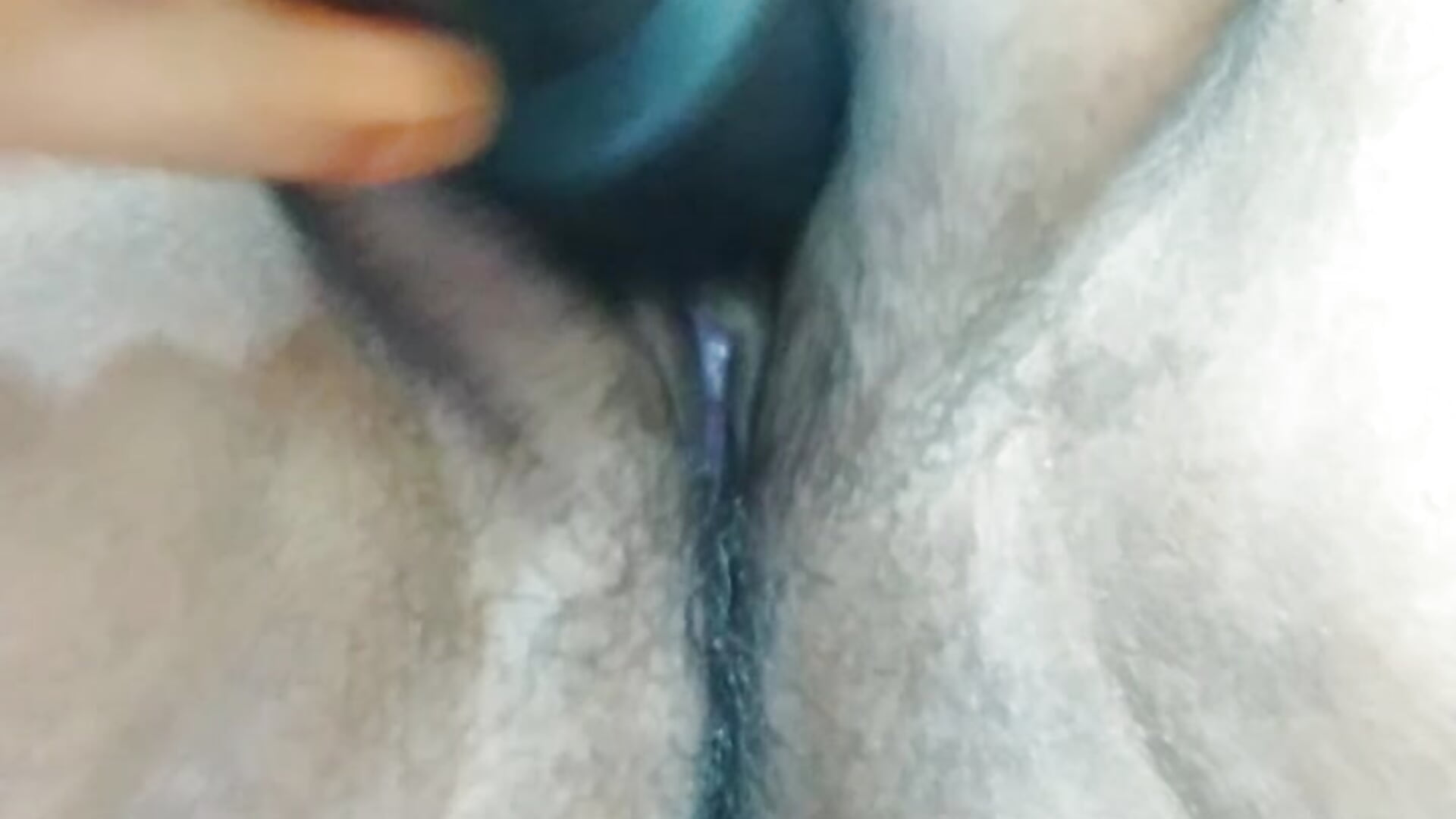 White cum  💧 from pussy