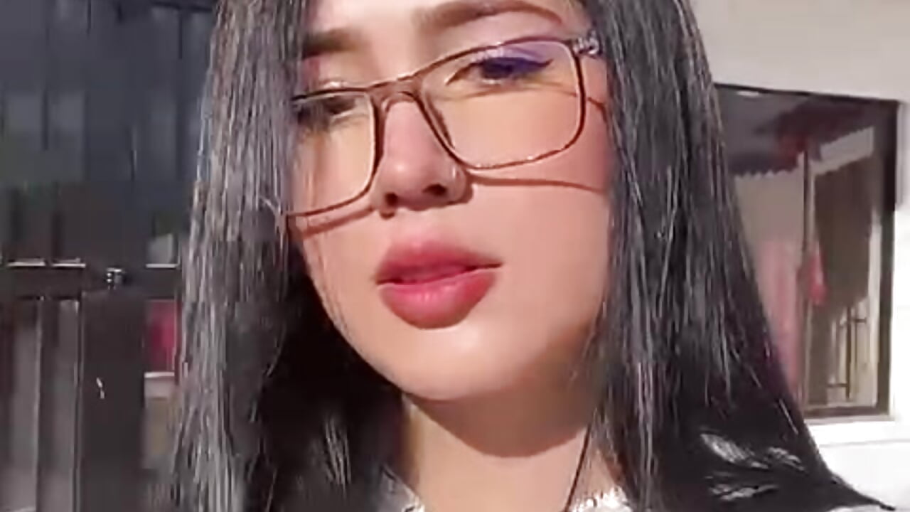 Glasses - vídeo de la modelo de cam AnithaFigueroa1