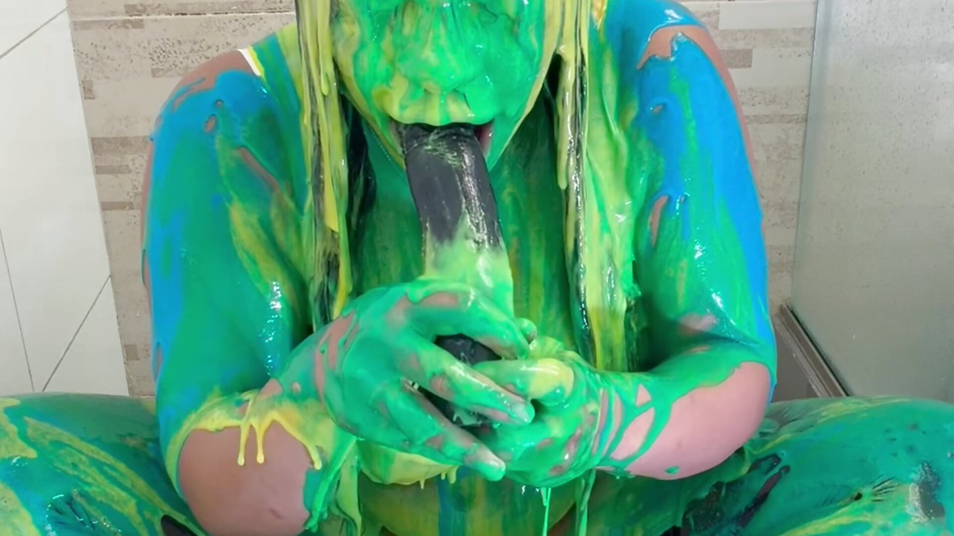 Art color funny girls slimed messy – video modela na kameri Anabel693