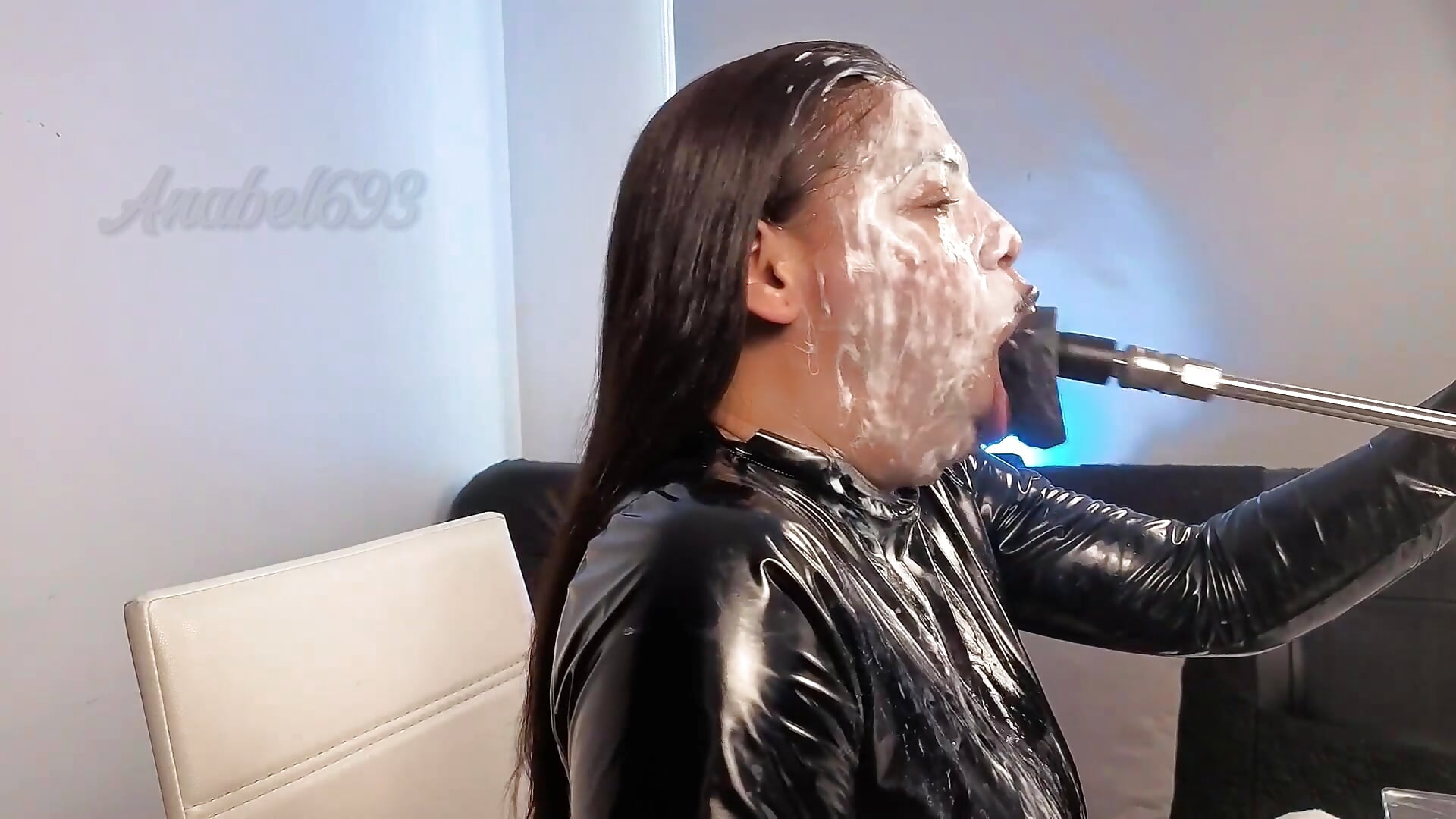 deepthroat sloppy nasty－カメラキャストのAnabel693の動画