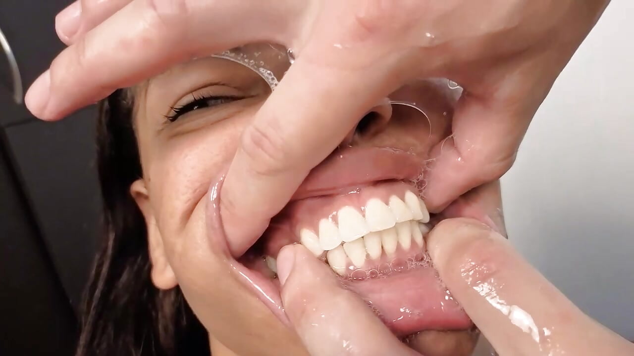 real man fist and hand in mouth (pvt show)