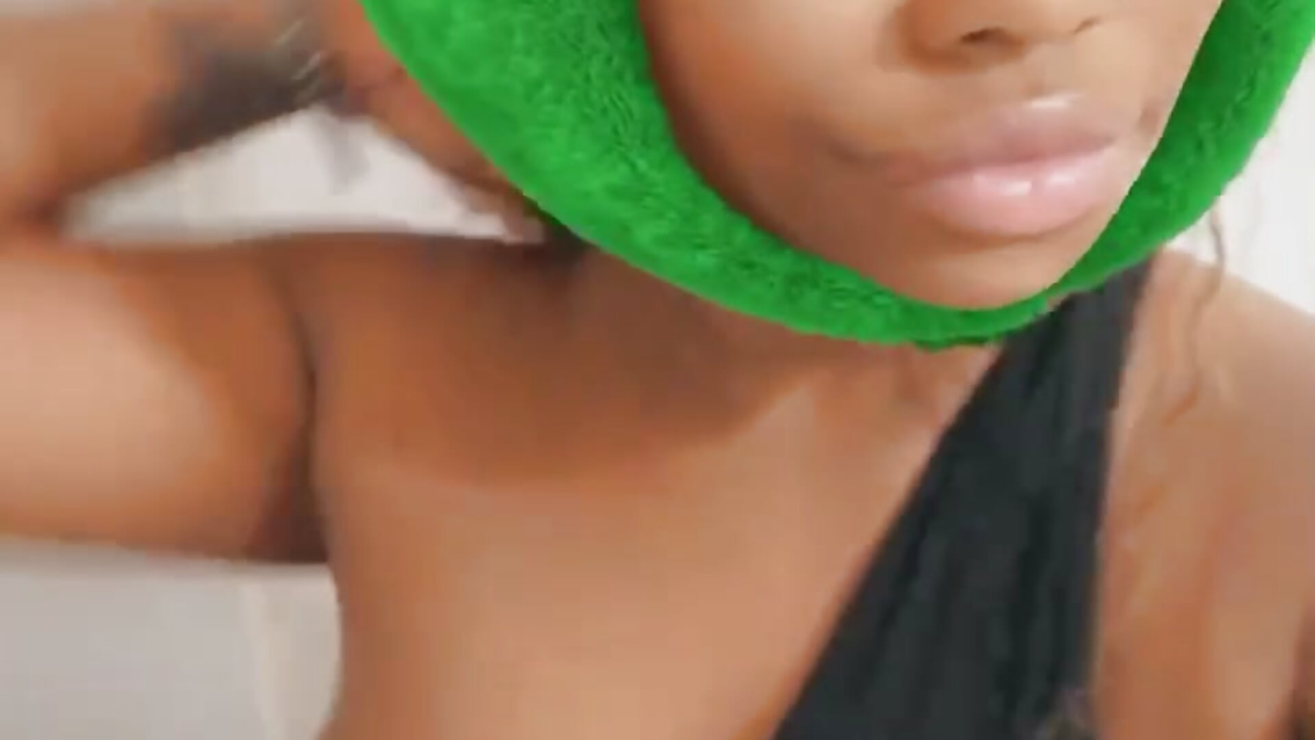 trim,E77D04BD-F827-4066-8A57-02A9010B1542 - video by Harleyquinnxx cam model