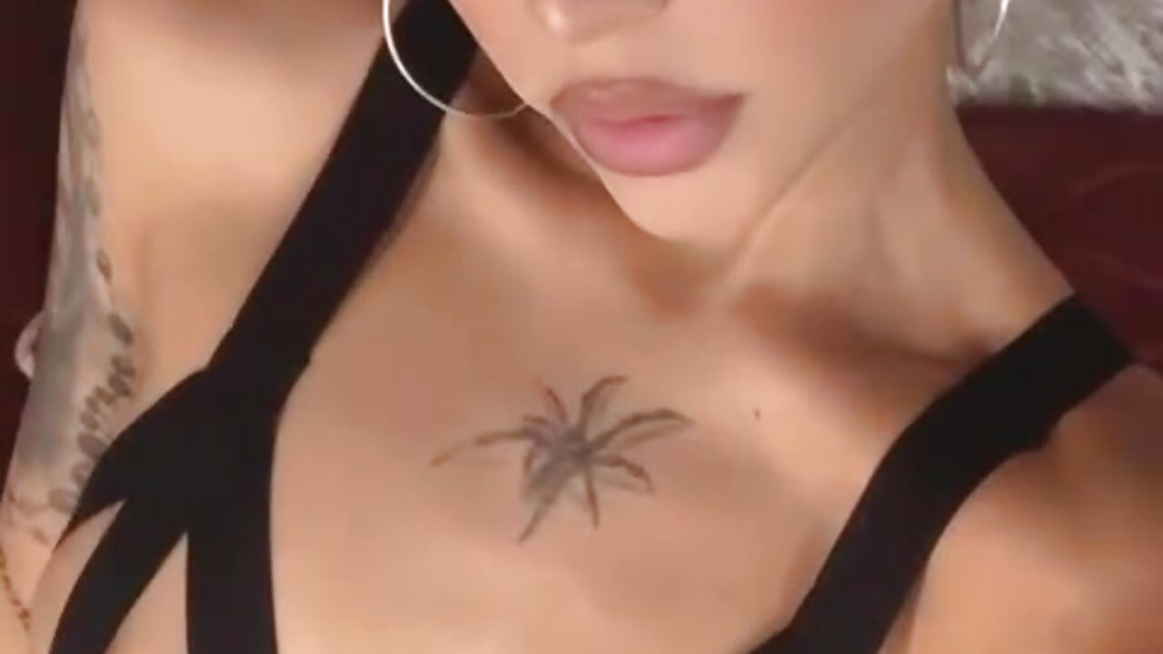 Sensual lady! - video by LunaRuso cam model