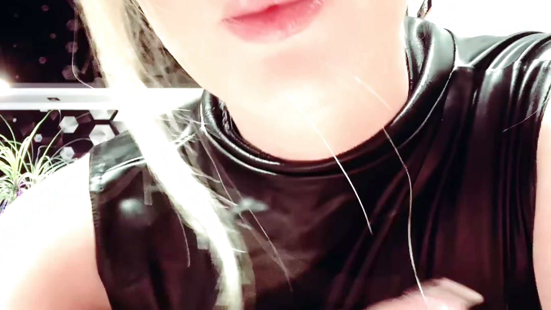 Your eyes 💚 - فيديو من _JuliaSpace_ موديل الكام