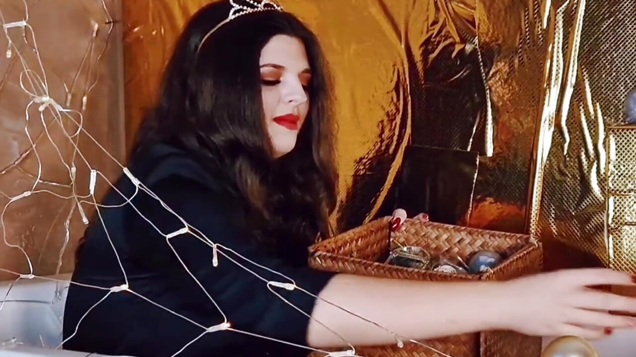 time to open gifts－カメラキャストのPamDaresの動画