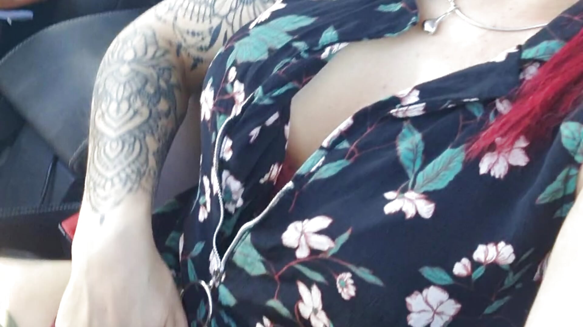 orgasme en voiture (solo)