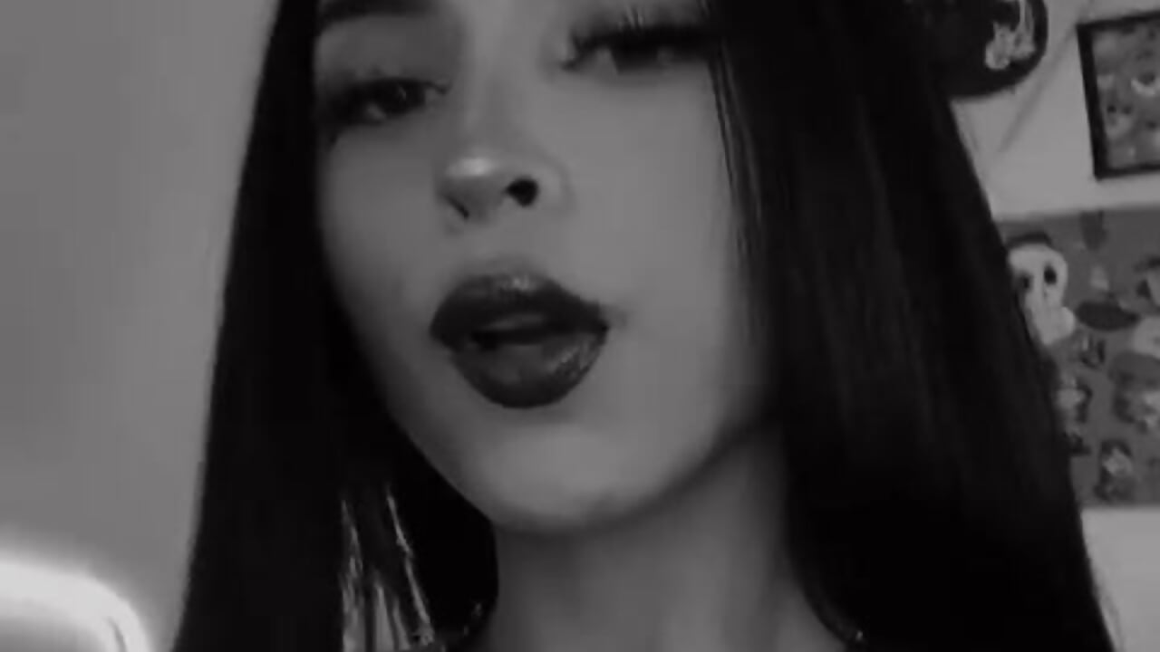 WhatsApp Video 2025-06-22 at 02.22.30.mp4 – video modela na kameri Kind_Scarlett