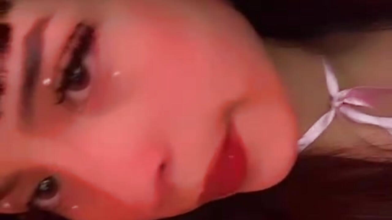 ₍^. .^₎⟆ – video modela na kameri Kind_Scarlett