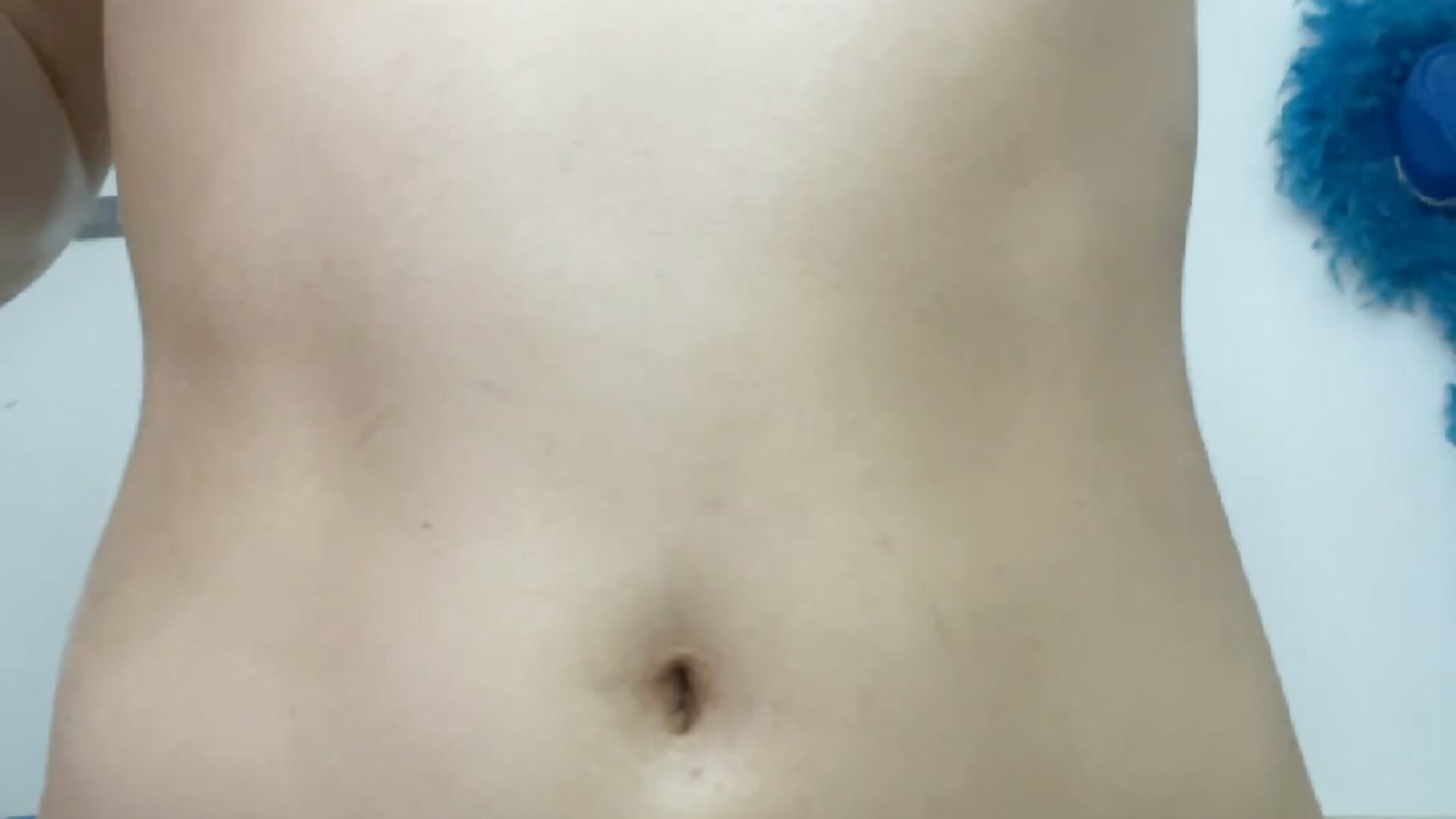 Oil in body – video modela na kameri emiss_