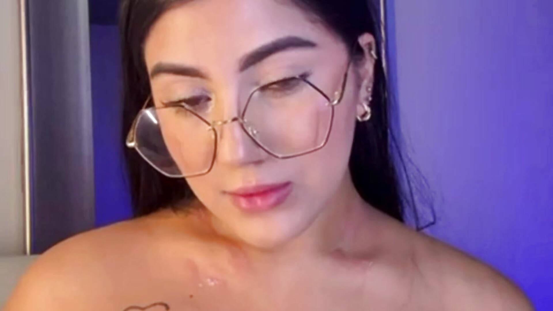 Your secretary seduces you with her cleavage during a virtual meeting - video by PaulinaDuarte cam model