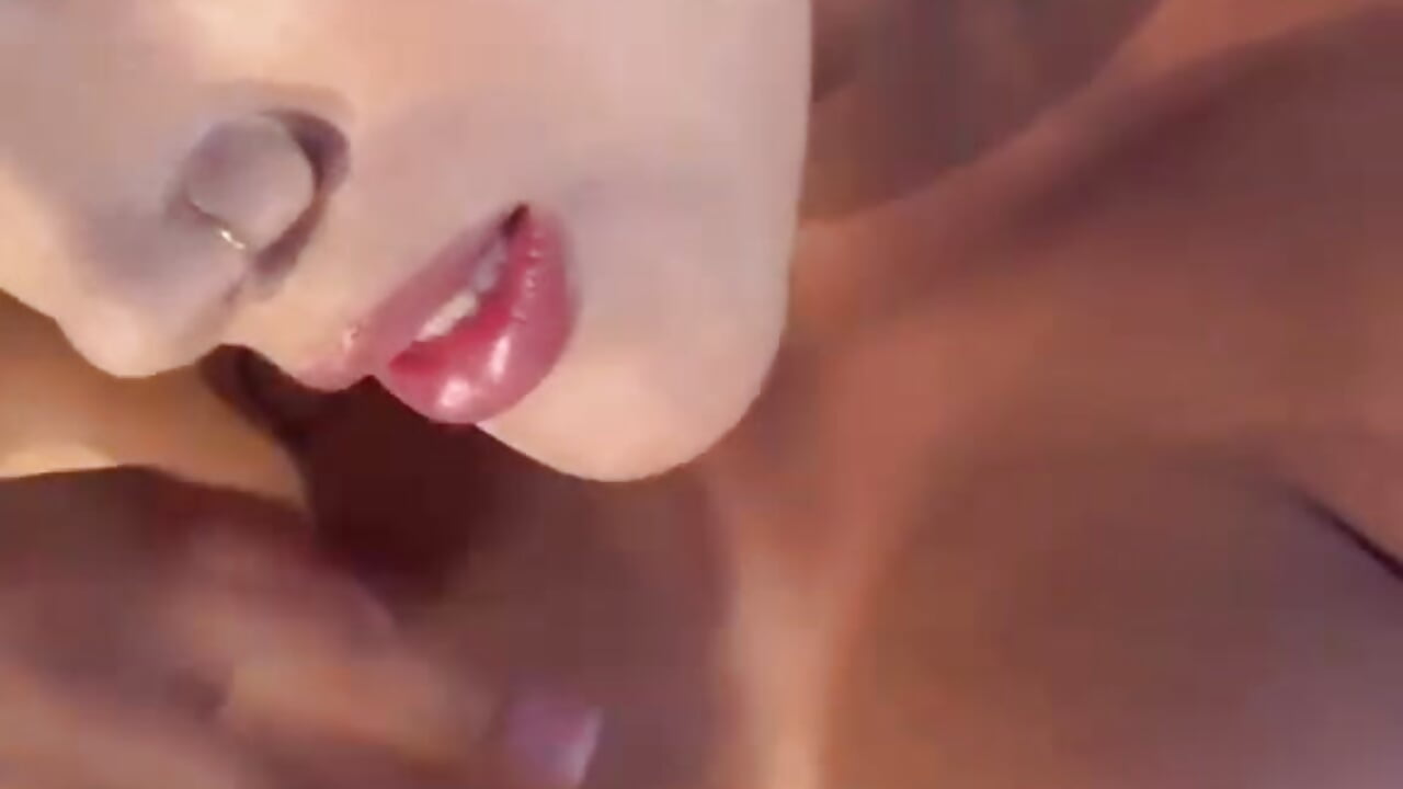 Fuck me from this POV angle - clip cu PaulinaDuarte model videochat
