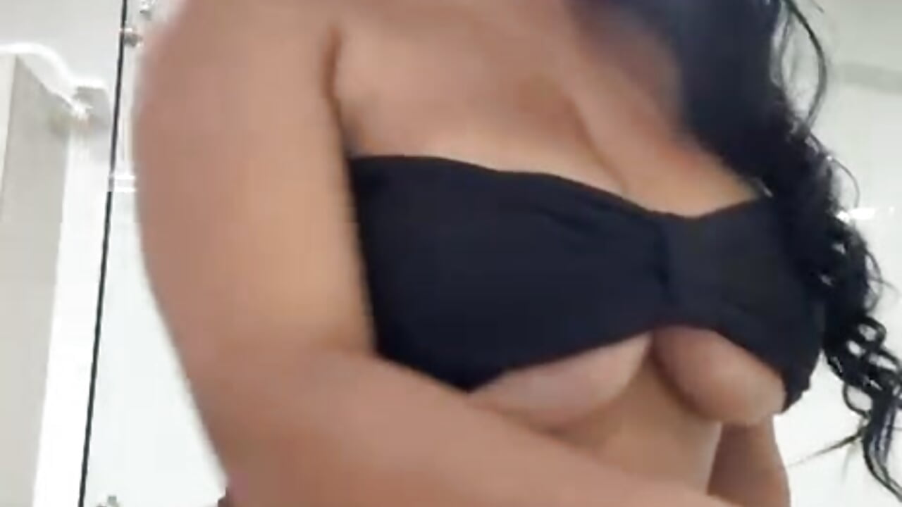 Come on, let's do it secretly and touch me until I get wet! - video by PaulinaDuarte cam model