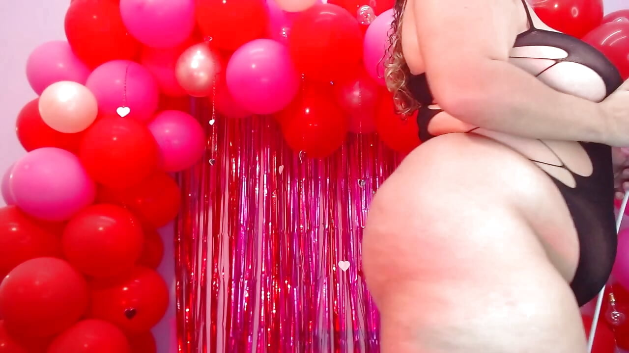 Rubbing me with my balloons - vídeo de AliciiaBloom