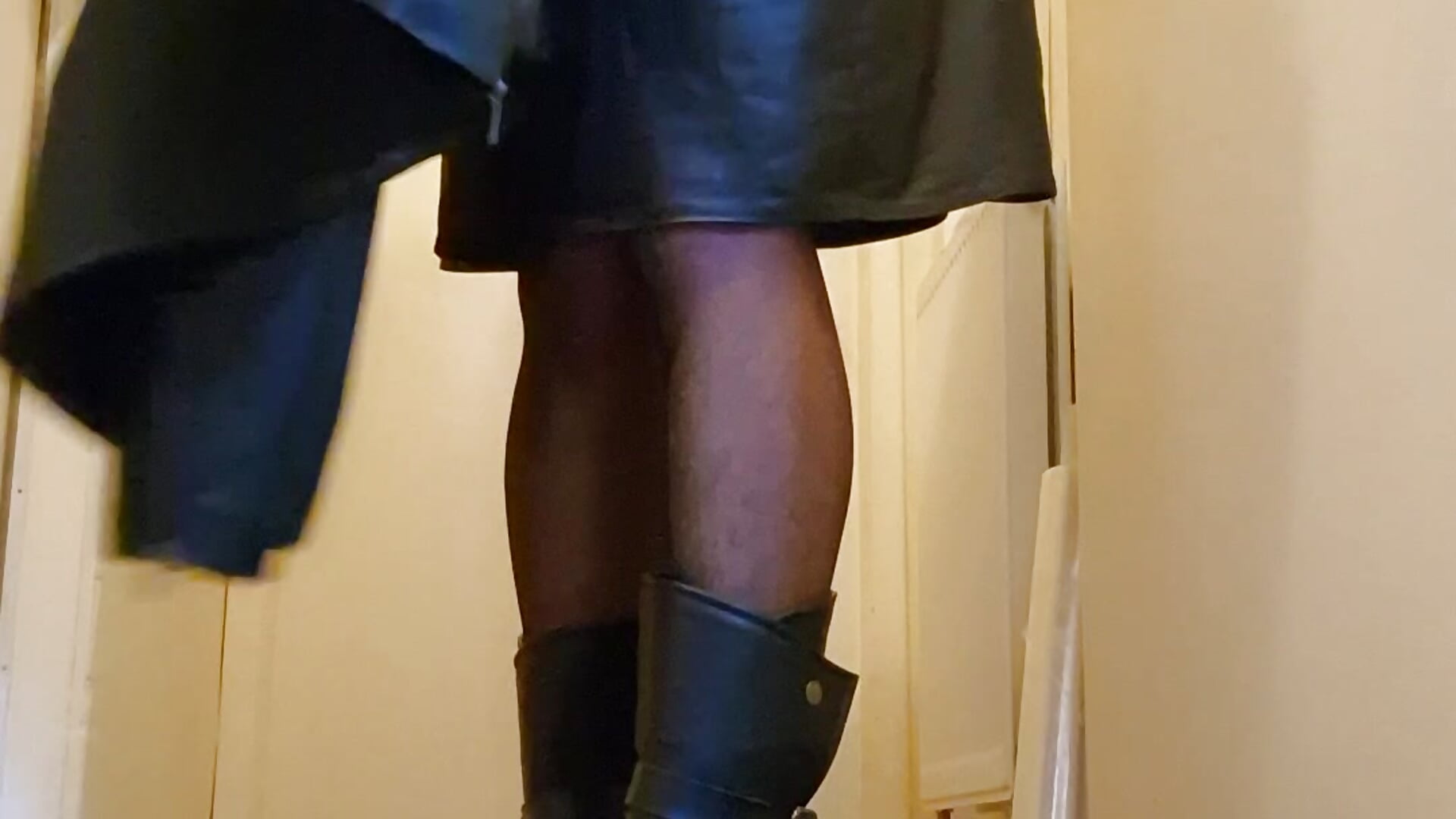 1000001067 - video by ellie-tv cam model