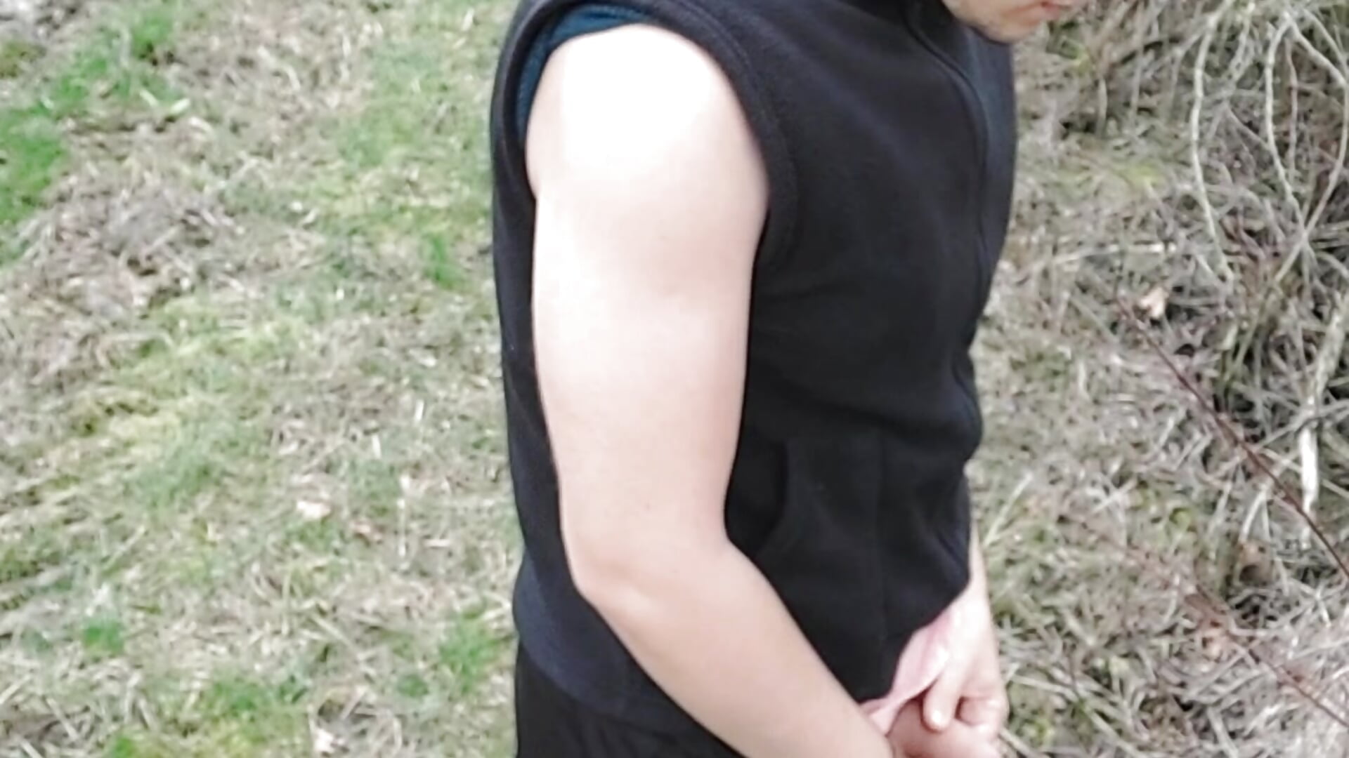 Serious boi pi$$es in the woods - video by ThickyMeatyBoi cam model