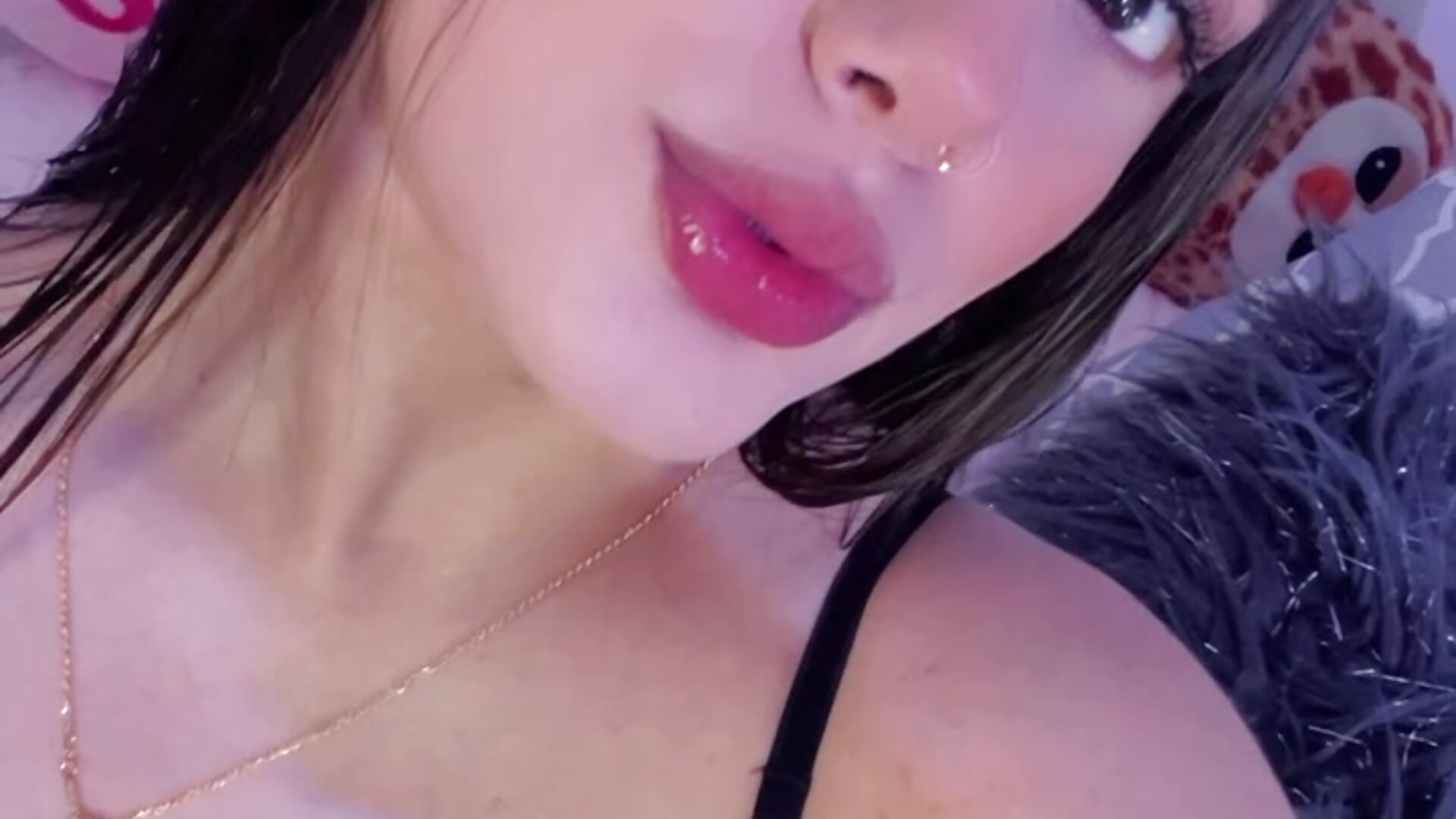 kissesss😘😘 - video by EmilyS__ cam model