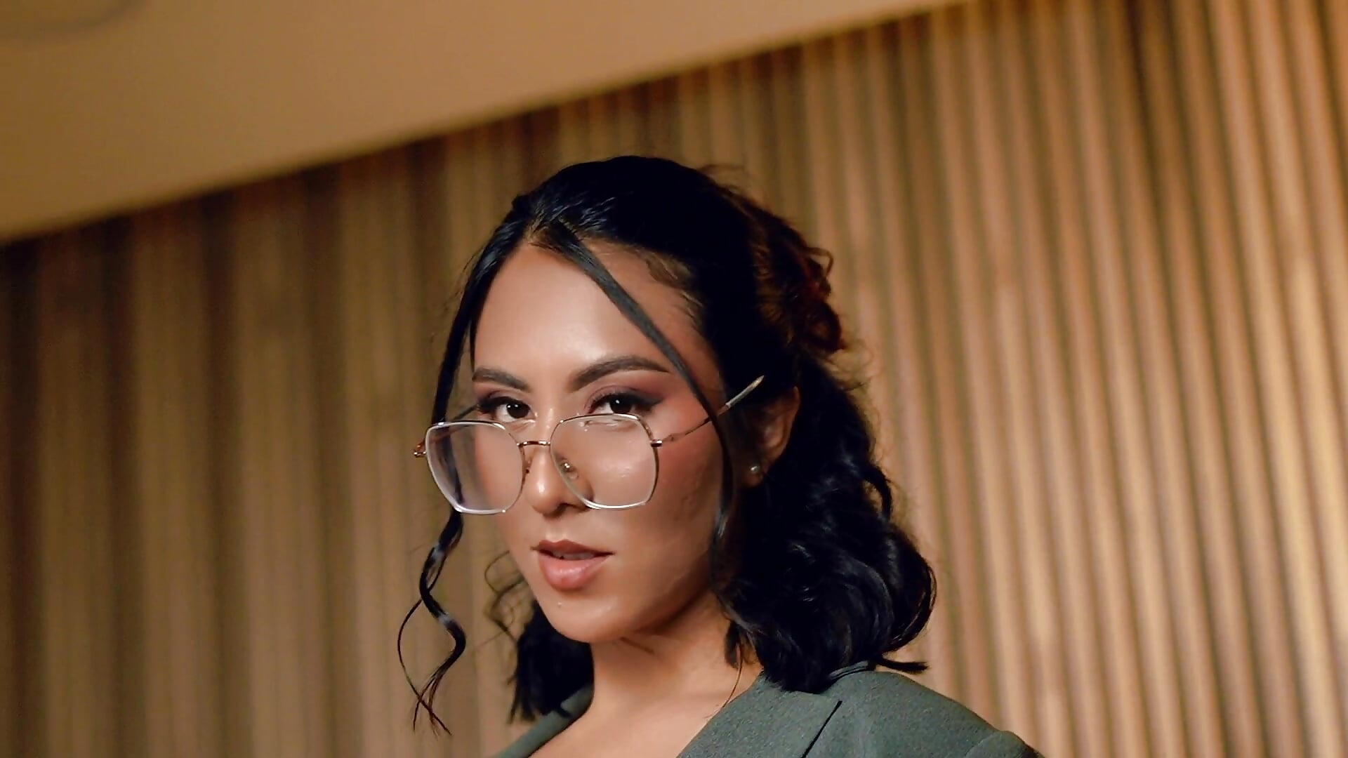 I hope you like me as your secretary? - vídeo de la modelo de cam DaraBeckett