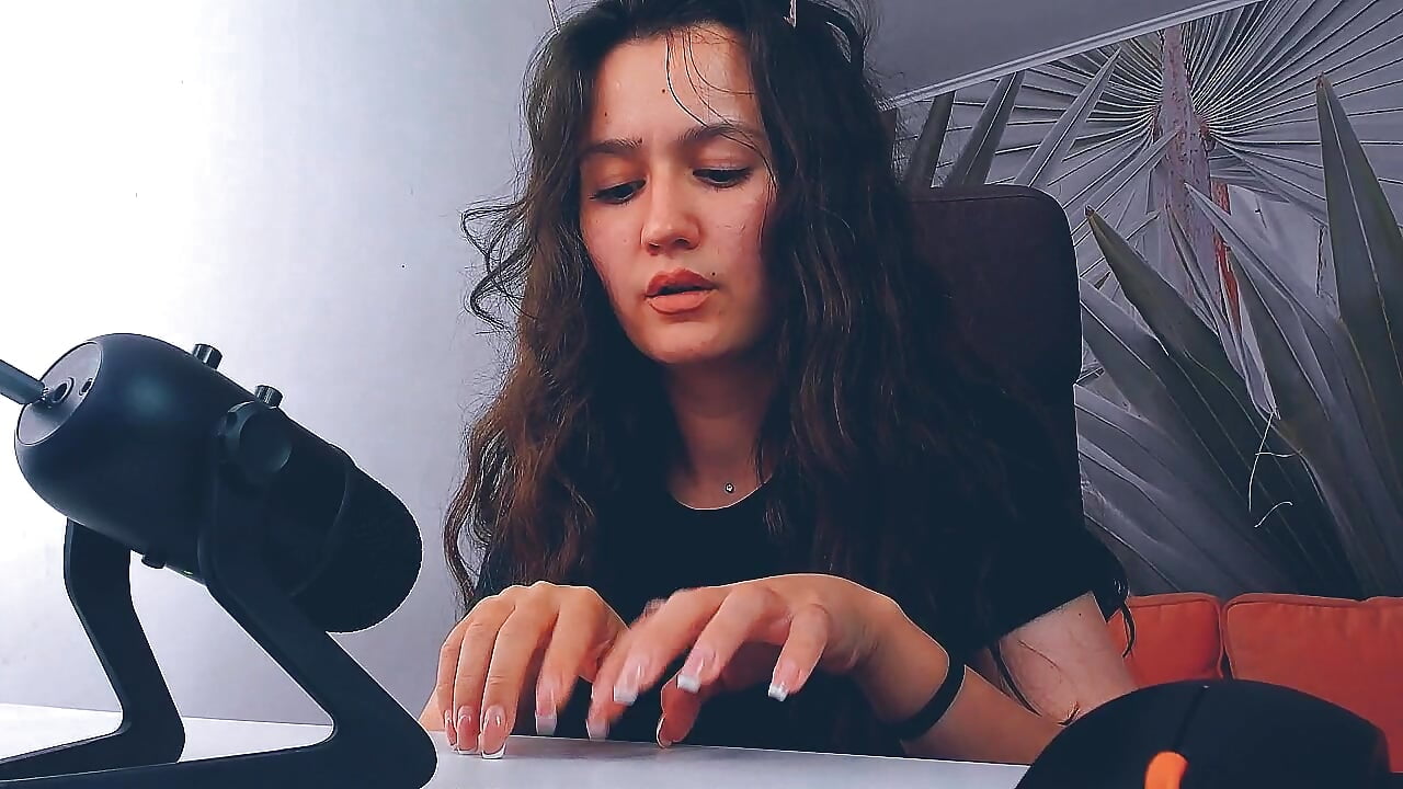 knocking with her nails :3 - video by EliJayy cam model