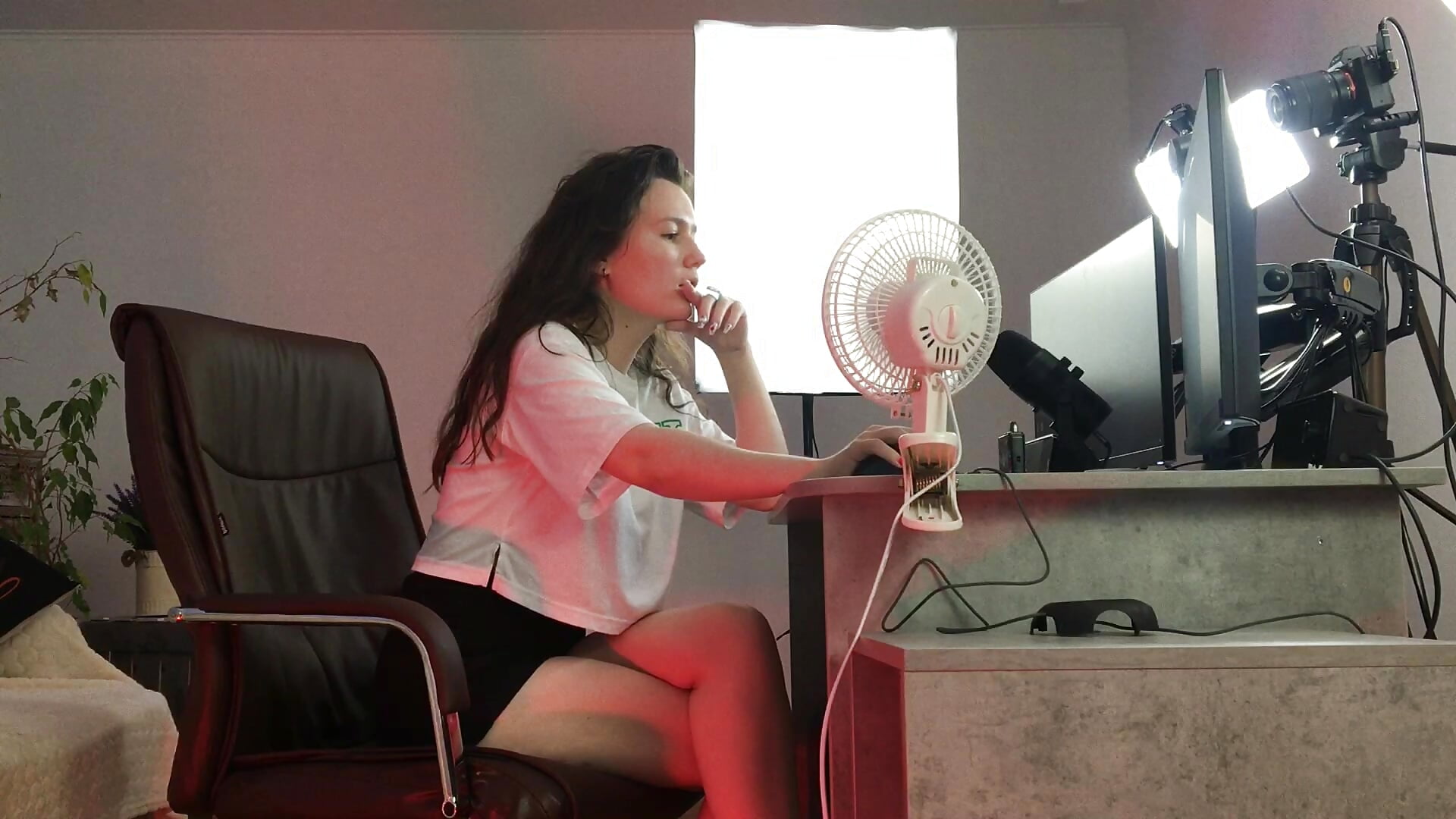 tour of my room - video by EliJayy cam model