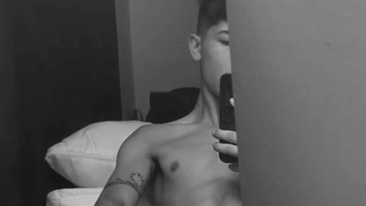 im horny when im see yourself in the mirror - video av Ian_Wayne cam-modell