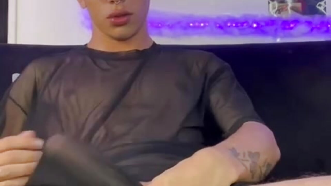 my cock through the shirt - video av Ian_Wayne cam-modell