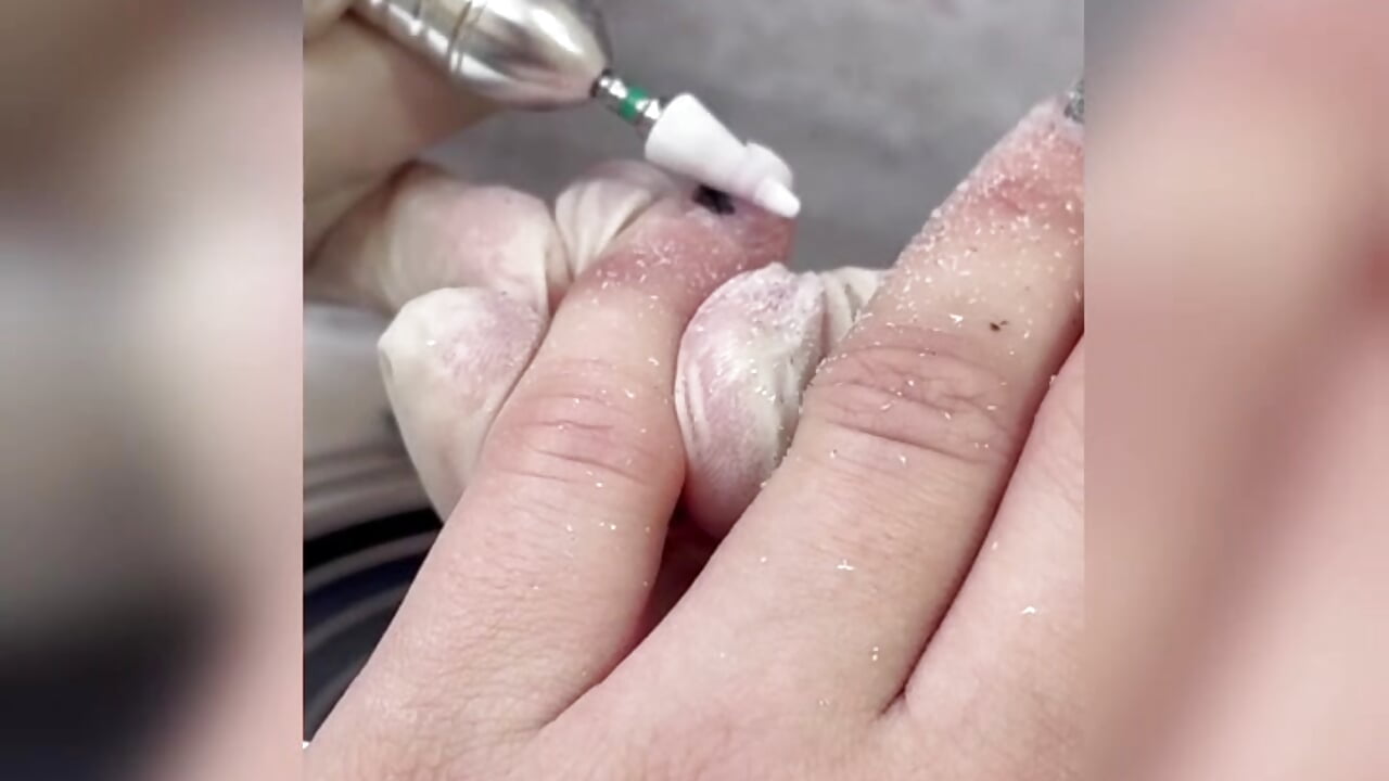 ASMR new nail - วิดี  โอโดย Miss_Maya_Mils โมเดลแคม