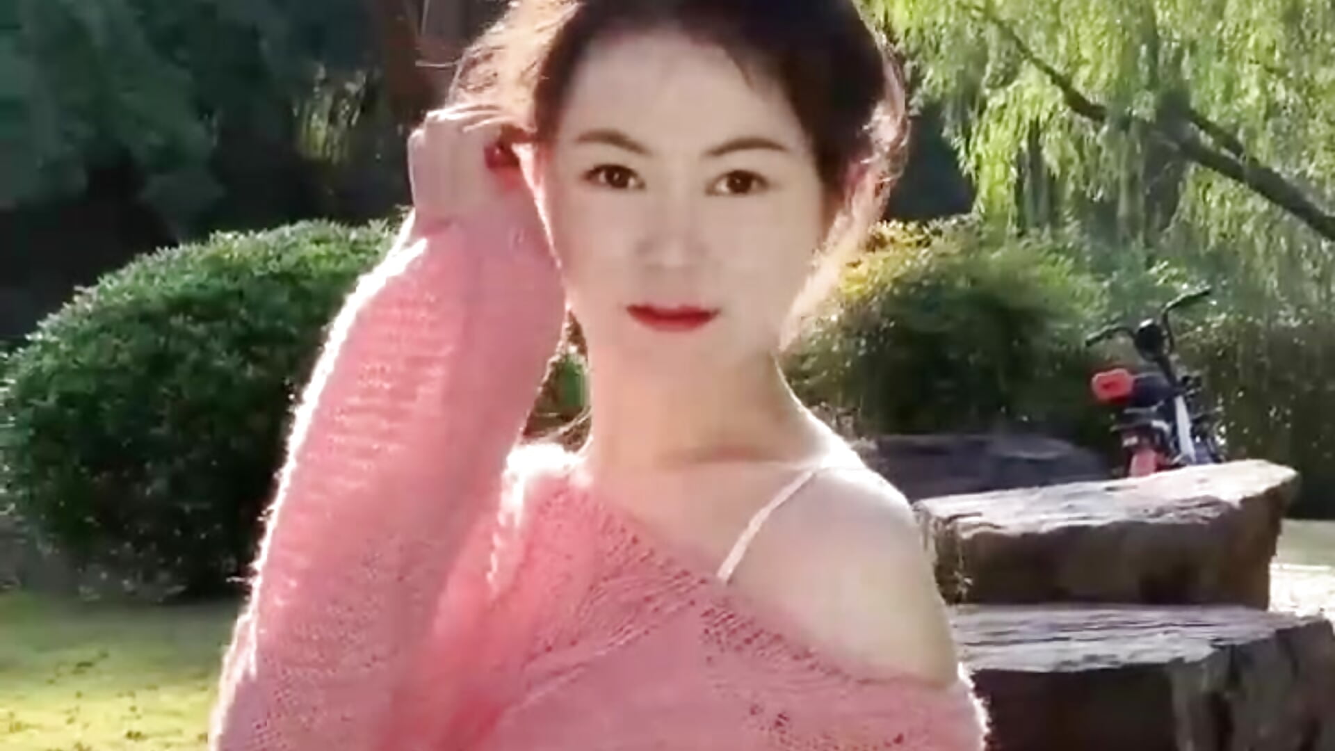 D8F08A53A86DD30D2E5F3799B3EBA5A8 - video by Molih9 cam model