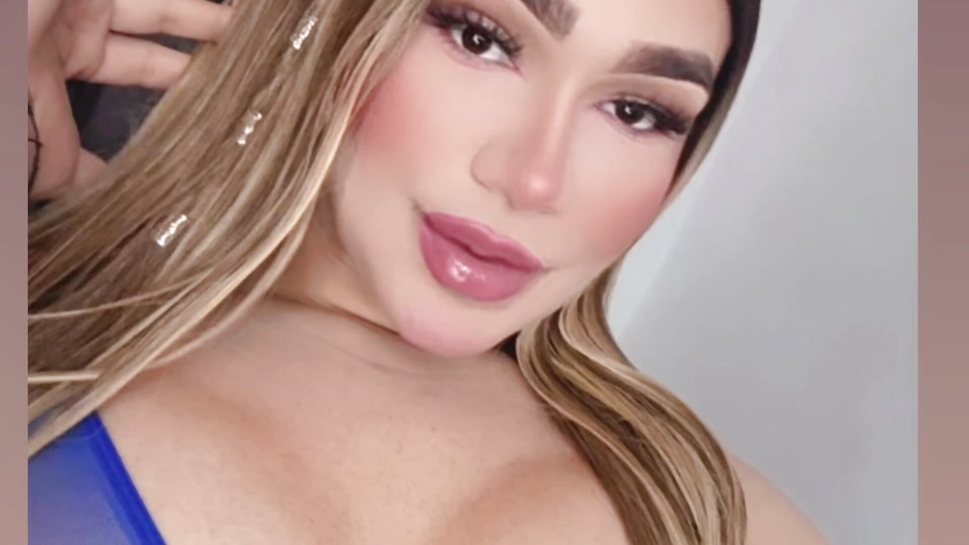 3365b29d7413404c929d5c0662d75a34 - video by Aisha-sweet13 cam model