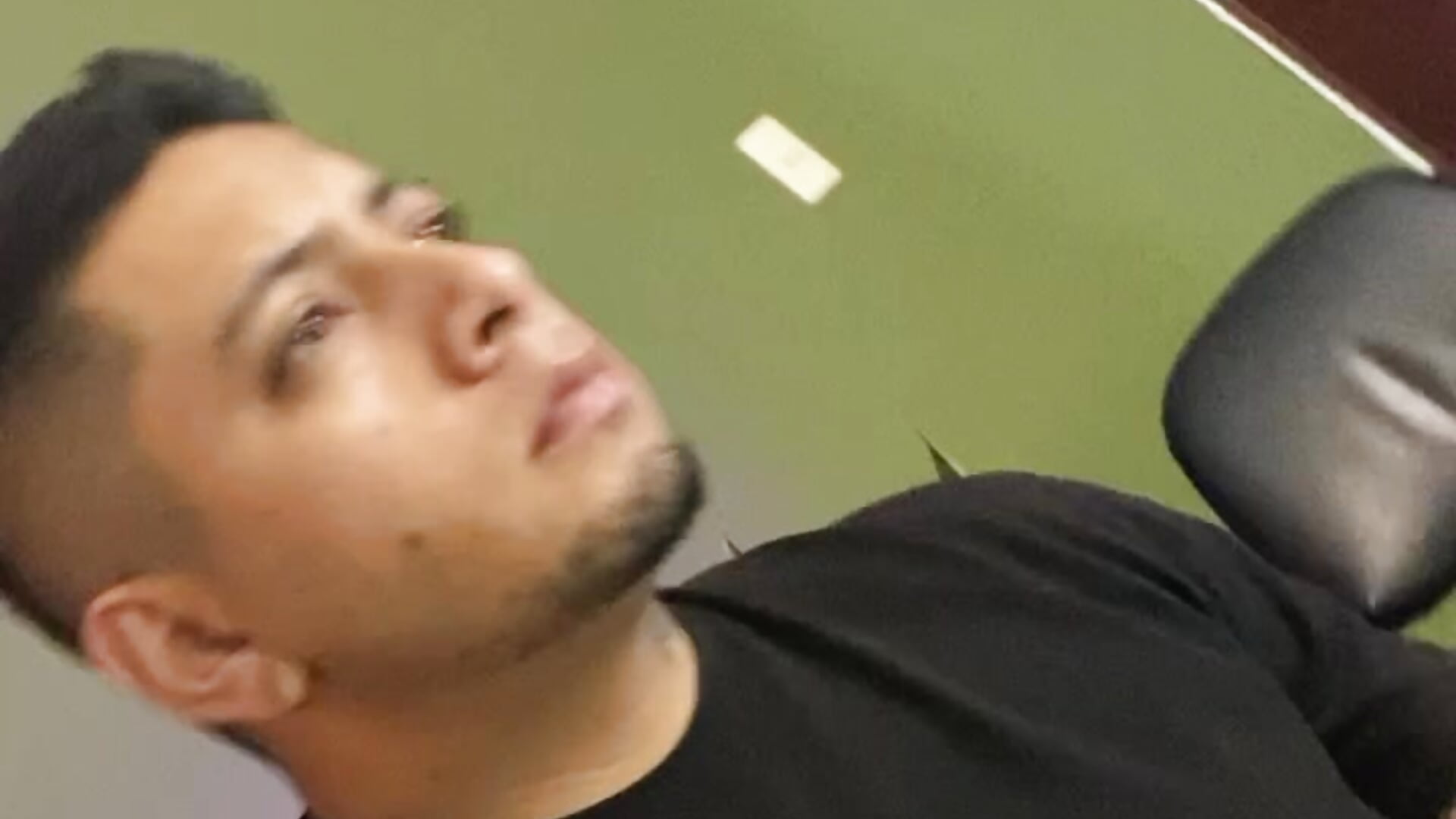 He 😍－カメラキャストのMia_Mateoの動画