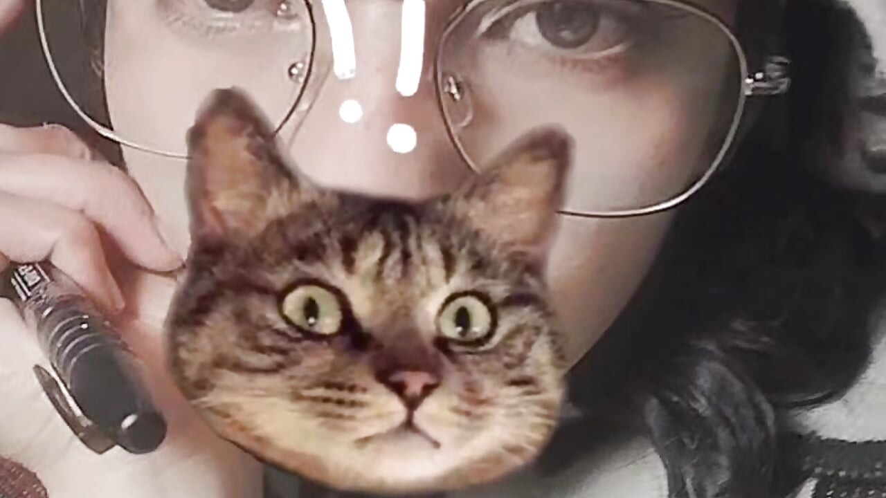 🎭 – video modela na kameri Psilocibi_spiral