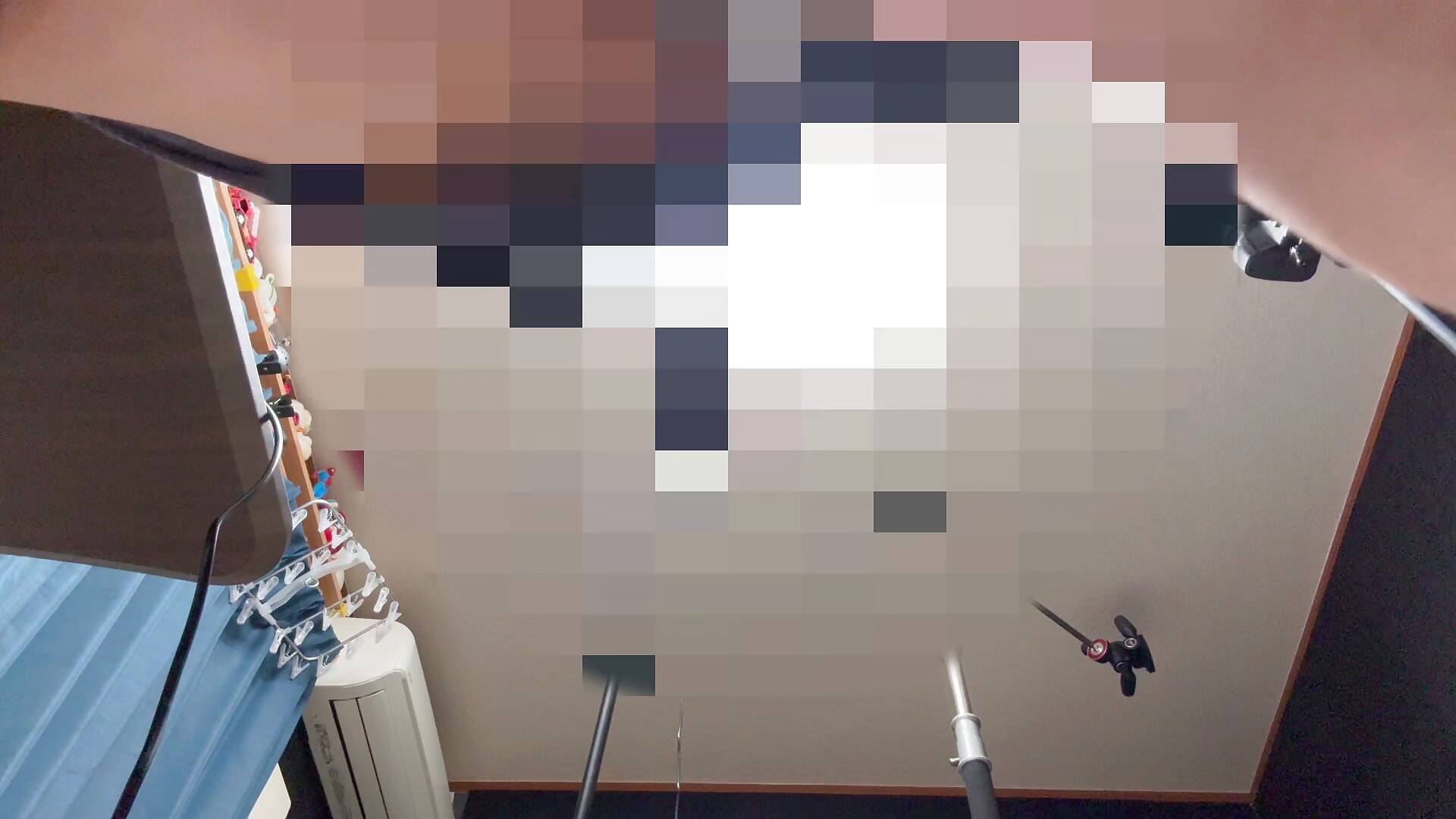 下からアングルパンチラ片付け作業　※モザイクあり※モザイク無し版は有料へ - video by tokimori cam model