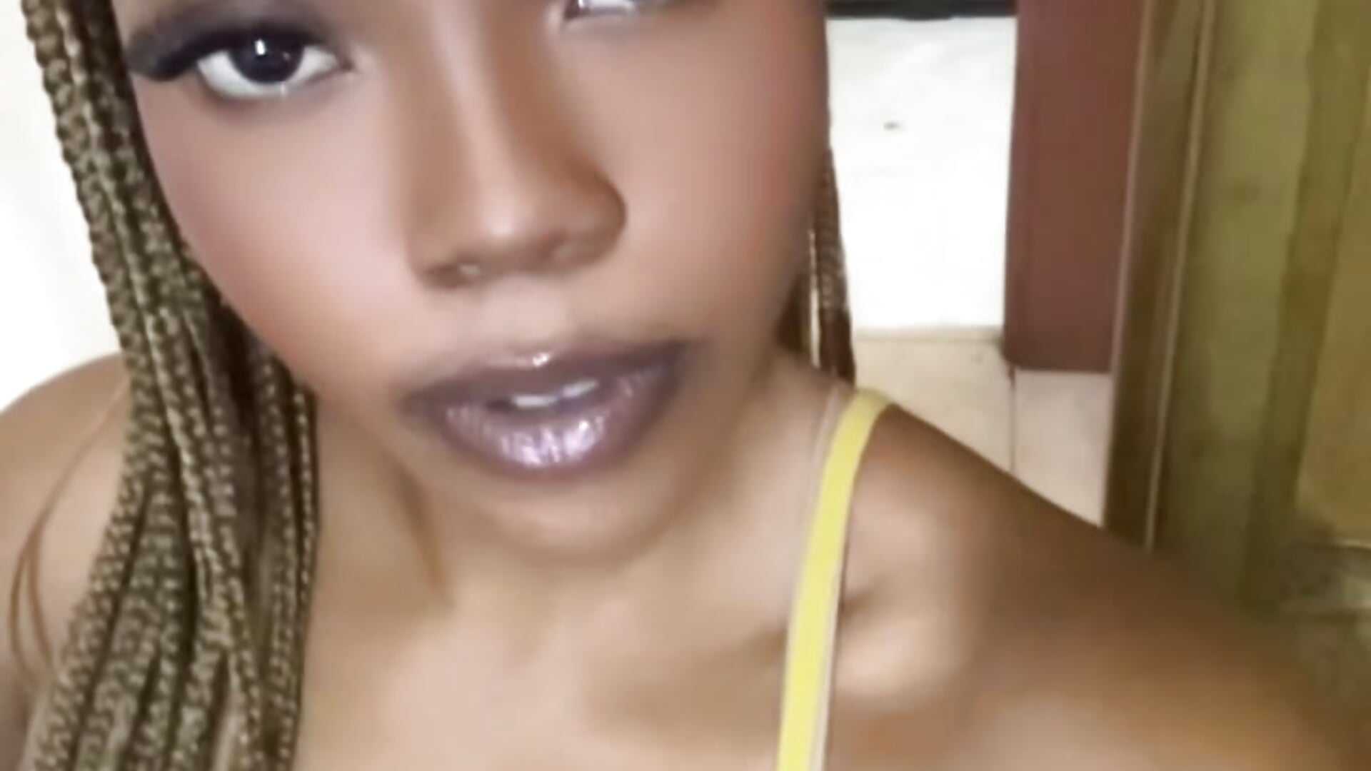 👸🏾 - відео від вебкаммоделі NillaMontana