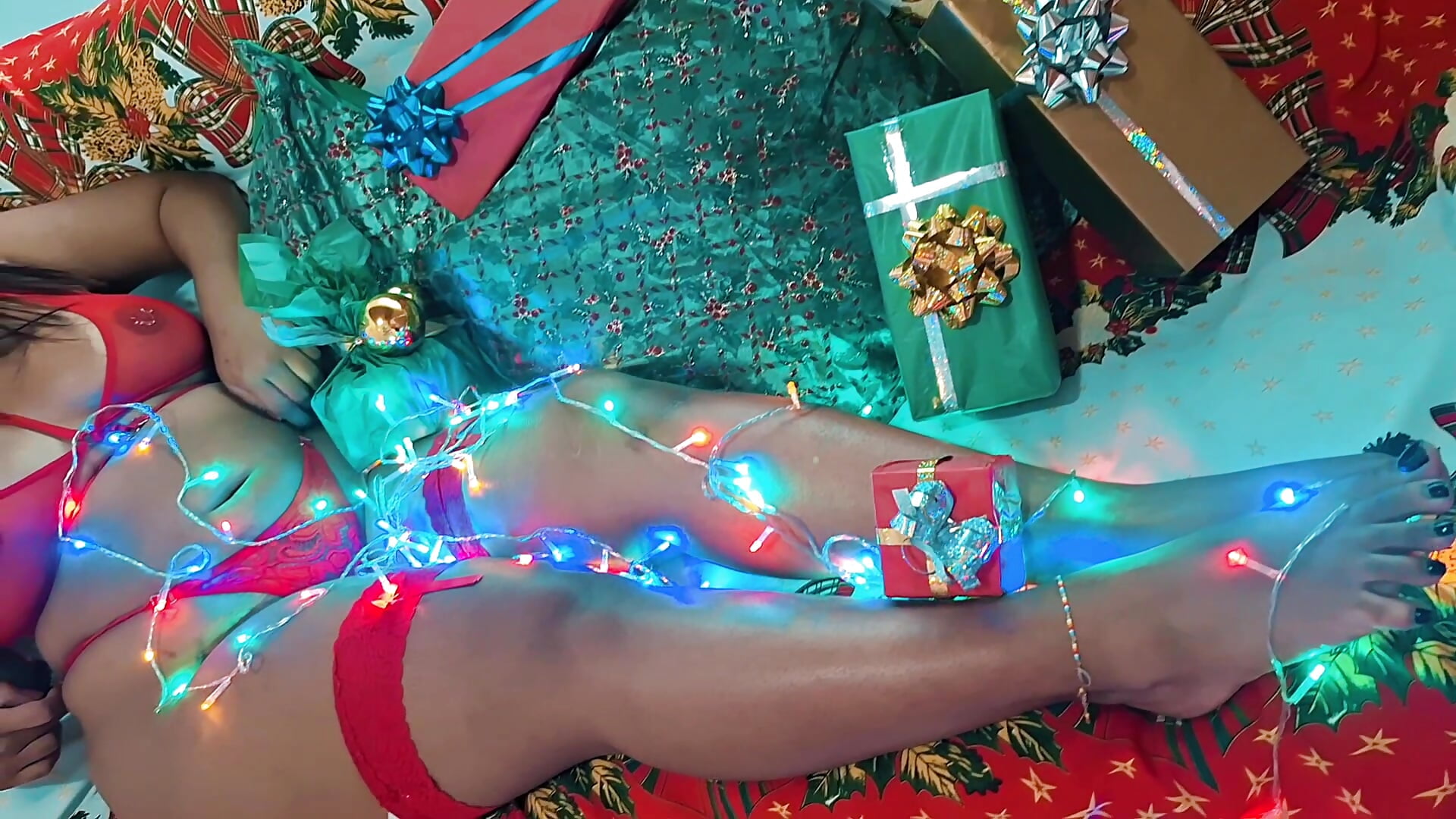 Chicos feliz navidad, aquí les dejo su regalo besos Merry Christmas guys, here I leave you your gift - yulia-wolf adlı kamera modelinin videosu