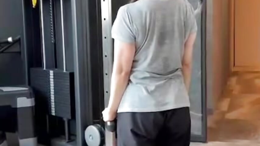 えりか背中筋トレ workout