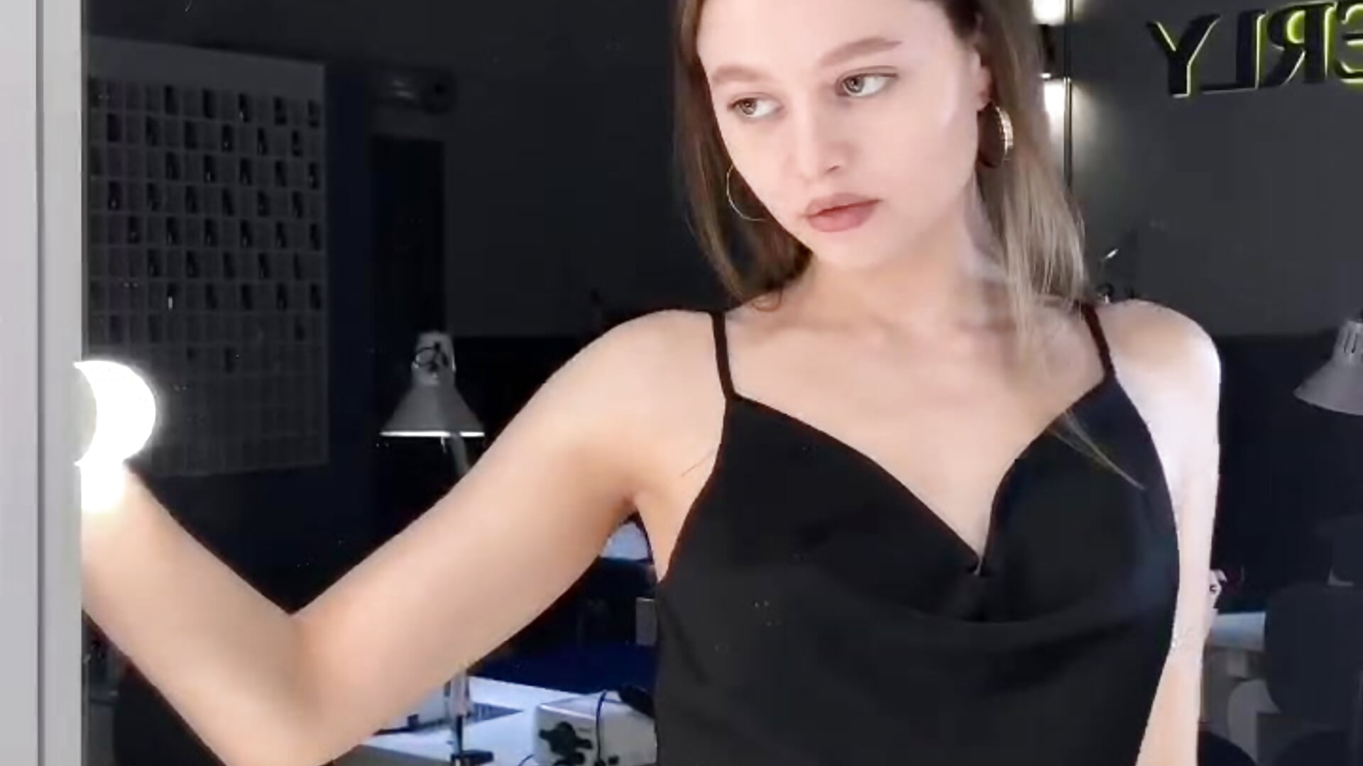 It is me - βίντεο μοντέλου n0_nude