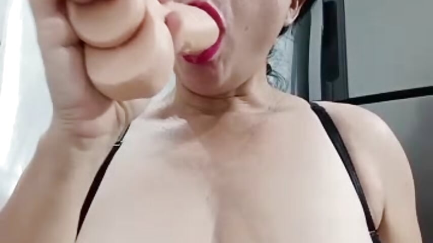 suck – видео вебкам-модели katnnis