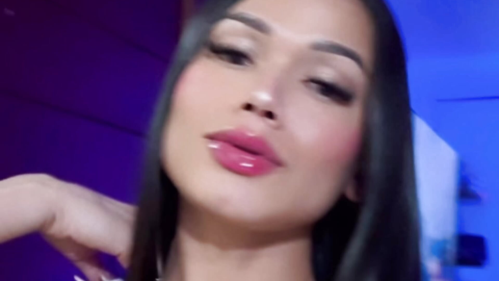 video-output-1E9764E9-EB0E-4361-A7EB-BDF66EF8EAEC-1 - video di alee_lenoxx modella di cam