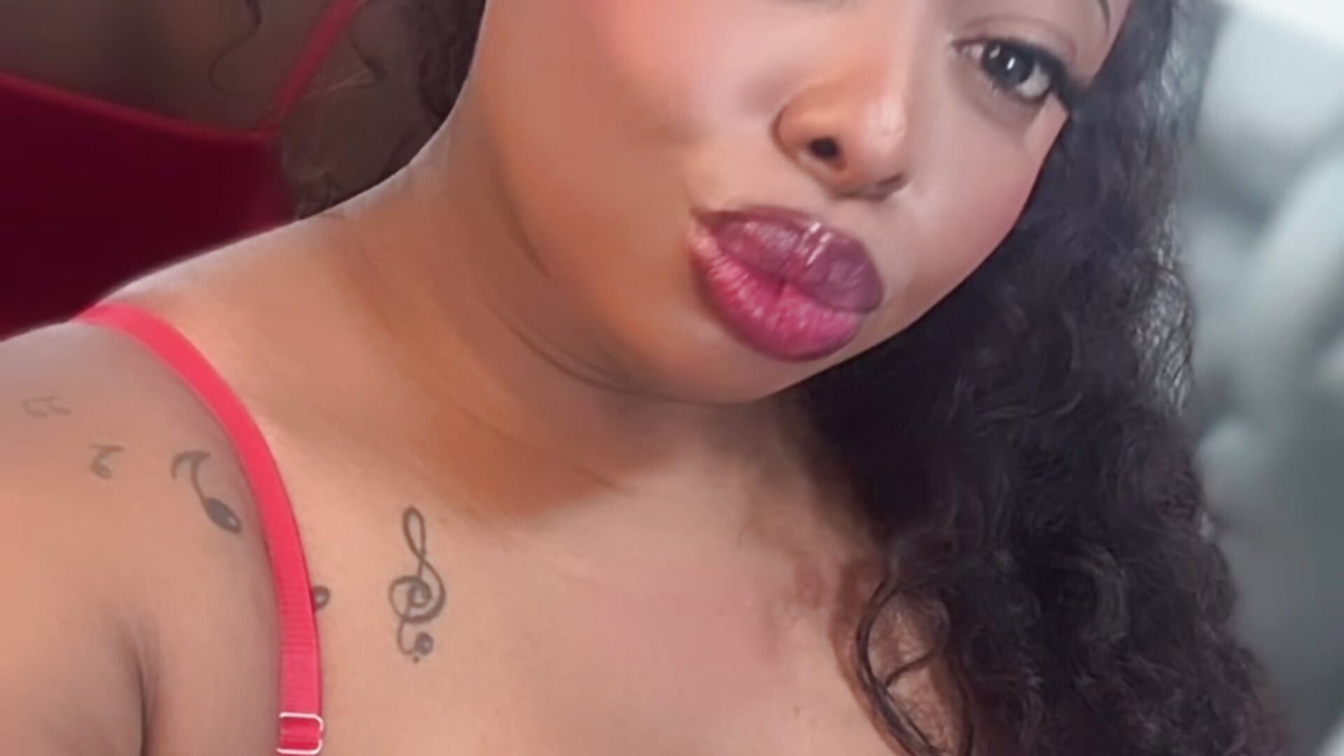 I'm your naughty busty Latina👿🥵😘